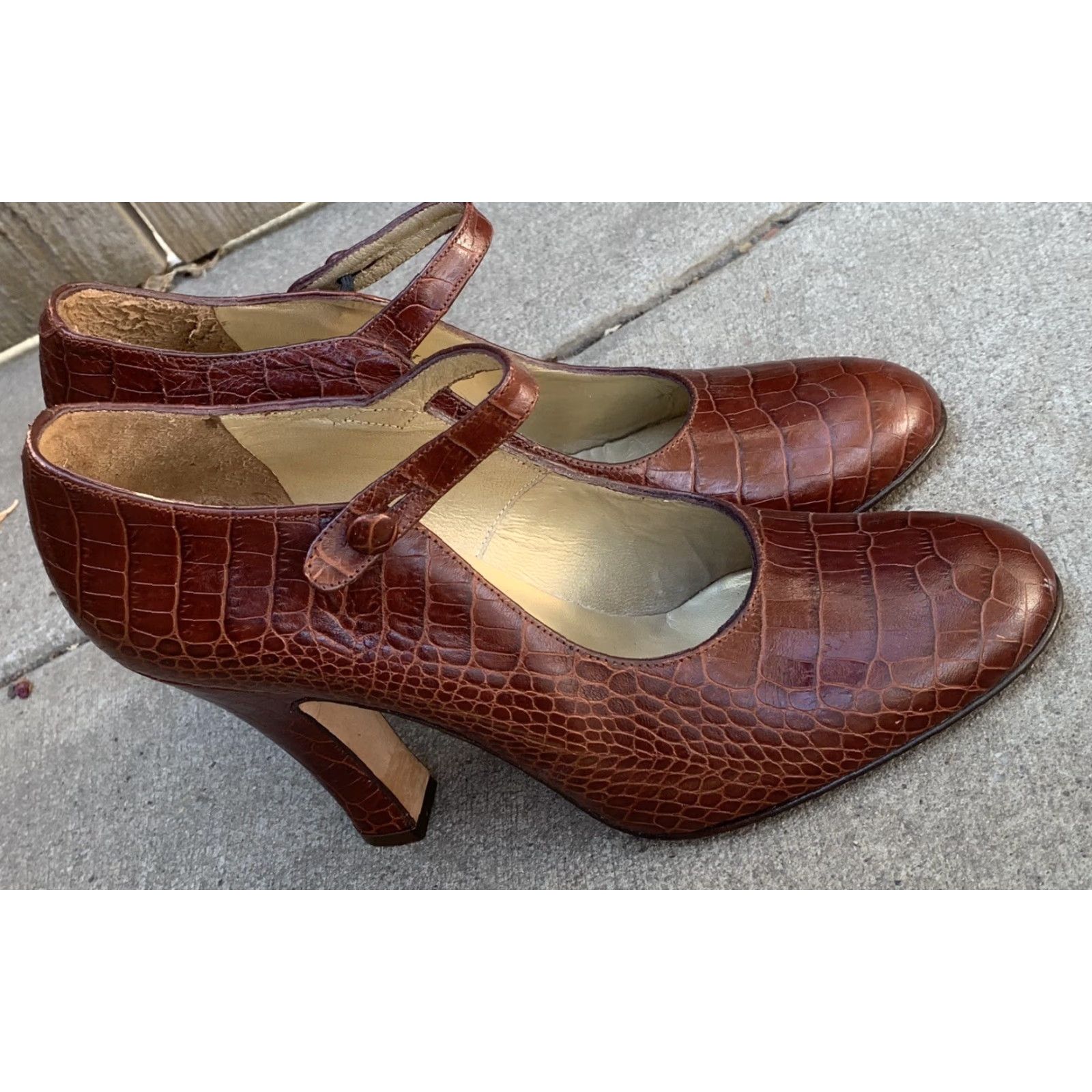 Crocs Martinez Valero Croc Embossed Mary Jane Heels Brown Leather Size 9B Women Pump Leather Upper Spool Heel Vintage N/A Size US 9 / IT 39 - 2 Thumbnail