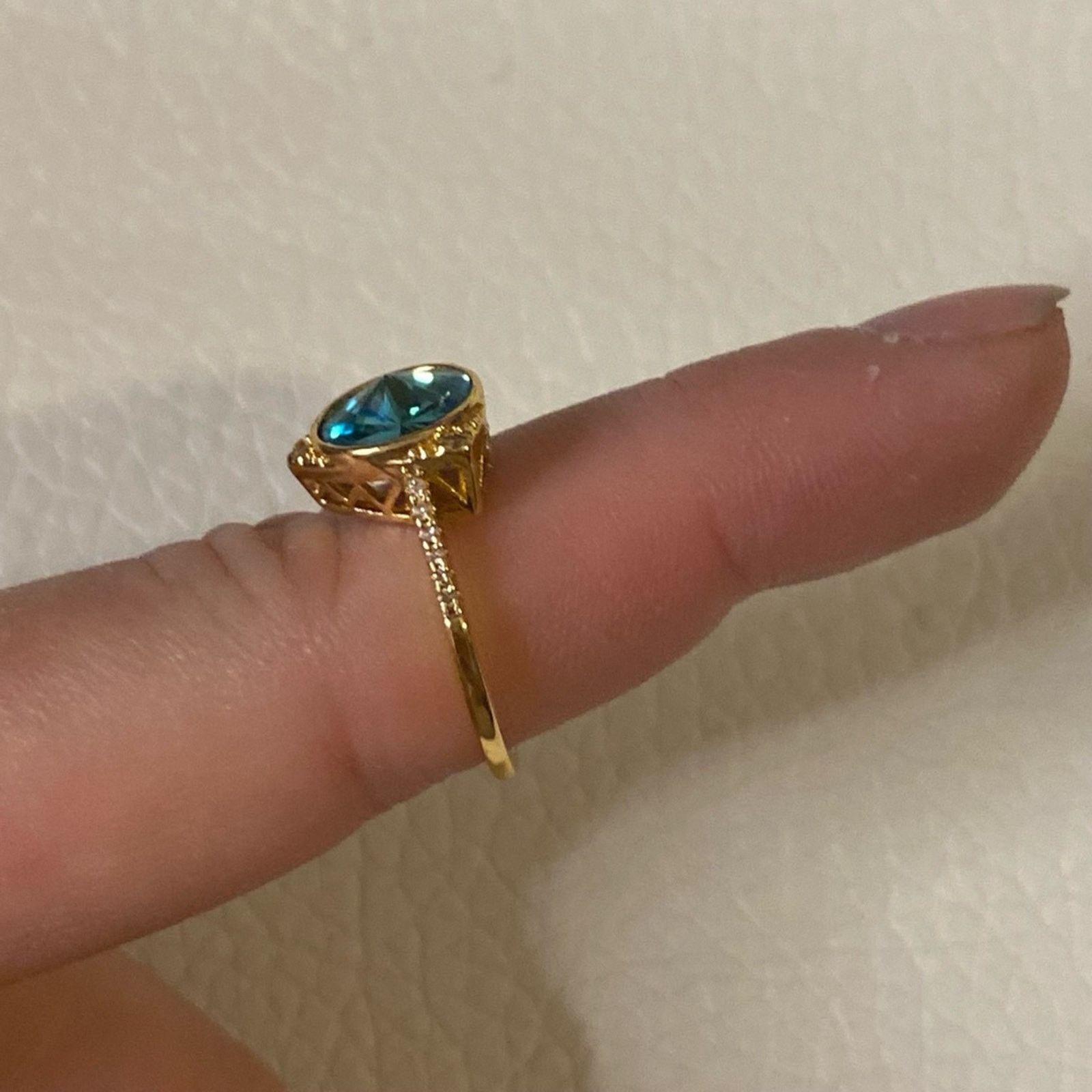 Other Vintage Gold Tone Statement Ring Blue Crystal Gem Size 7 Size ONE SIZE - 3 Thumbnail