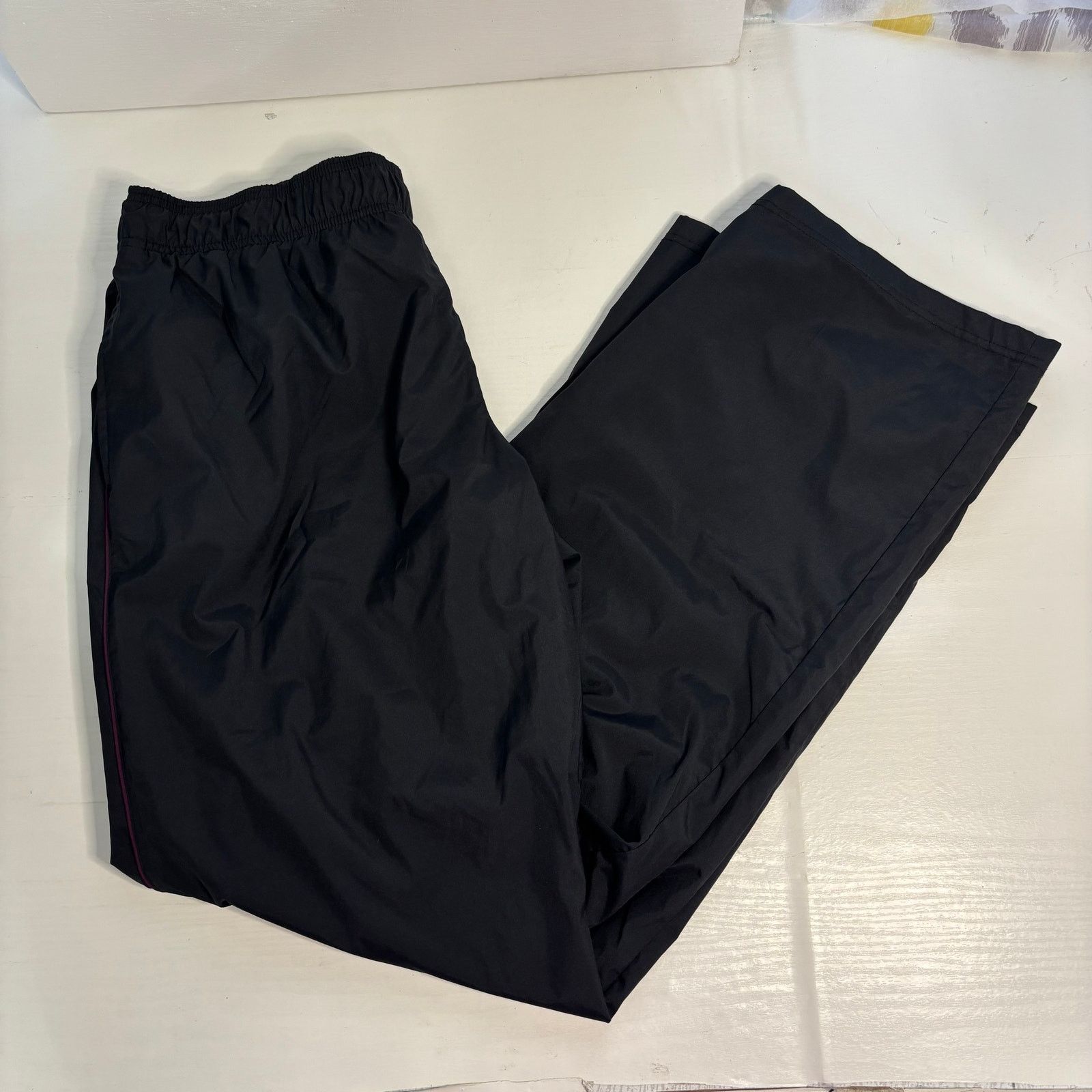 Champion Champion Black Track Pants L Burgundy Piping Zip Ankle Lined Size 32" / US 10 / IT 46 - 1 Thumbnail