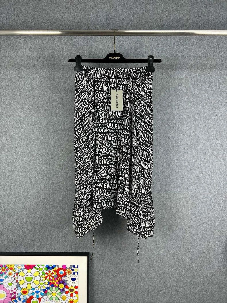 Balenciaga Balenciaga Bullet screen full of LOGO dress 2503-Nextarrow Size 33" - 1 Thumbnail