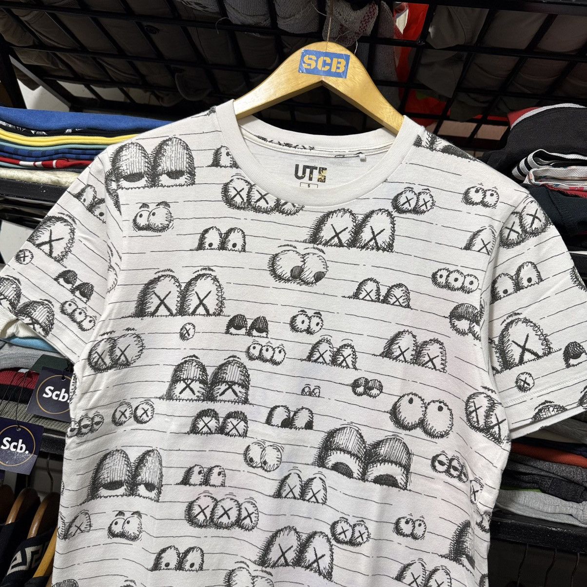 Kaws × Uniqlo Uniqlo x kaws tshirt Size US S / EU 44-46 / 1 - 2 Thumbnail