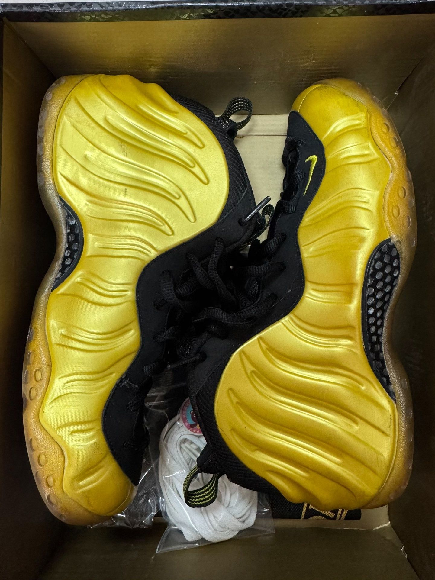 Nike Nike Yellow Lowtop Sneakers 41 Men Size US 8.5 / EU 41-42 - 1 Thumbnail