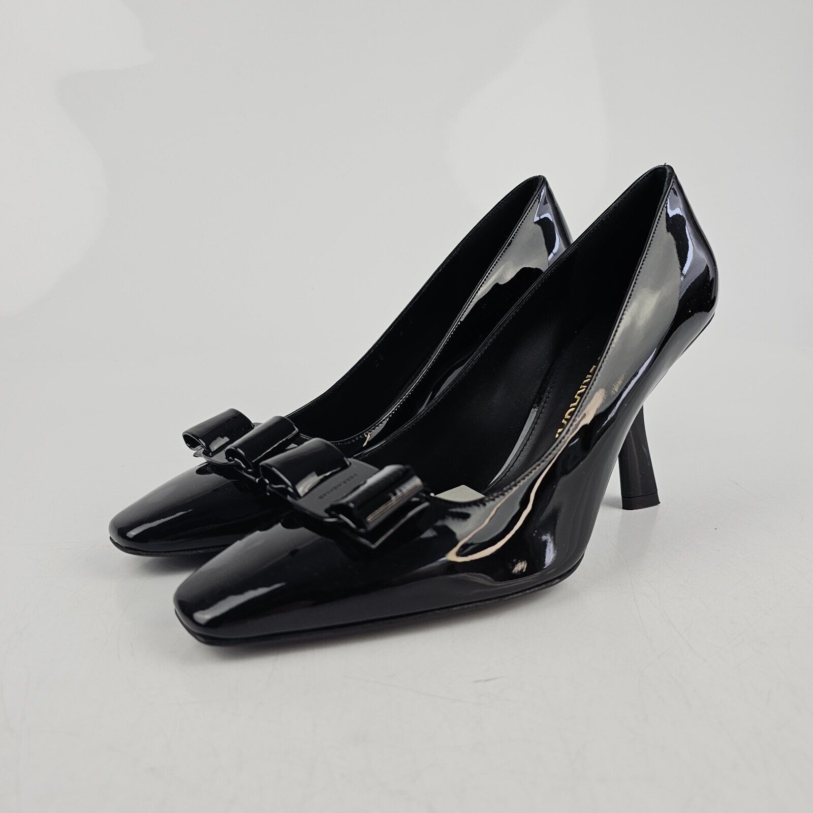 Ferragamo Vara Bow 85mm Black Patent Leather Pumps New