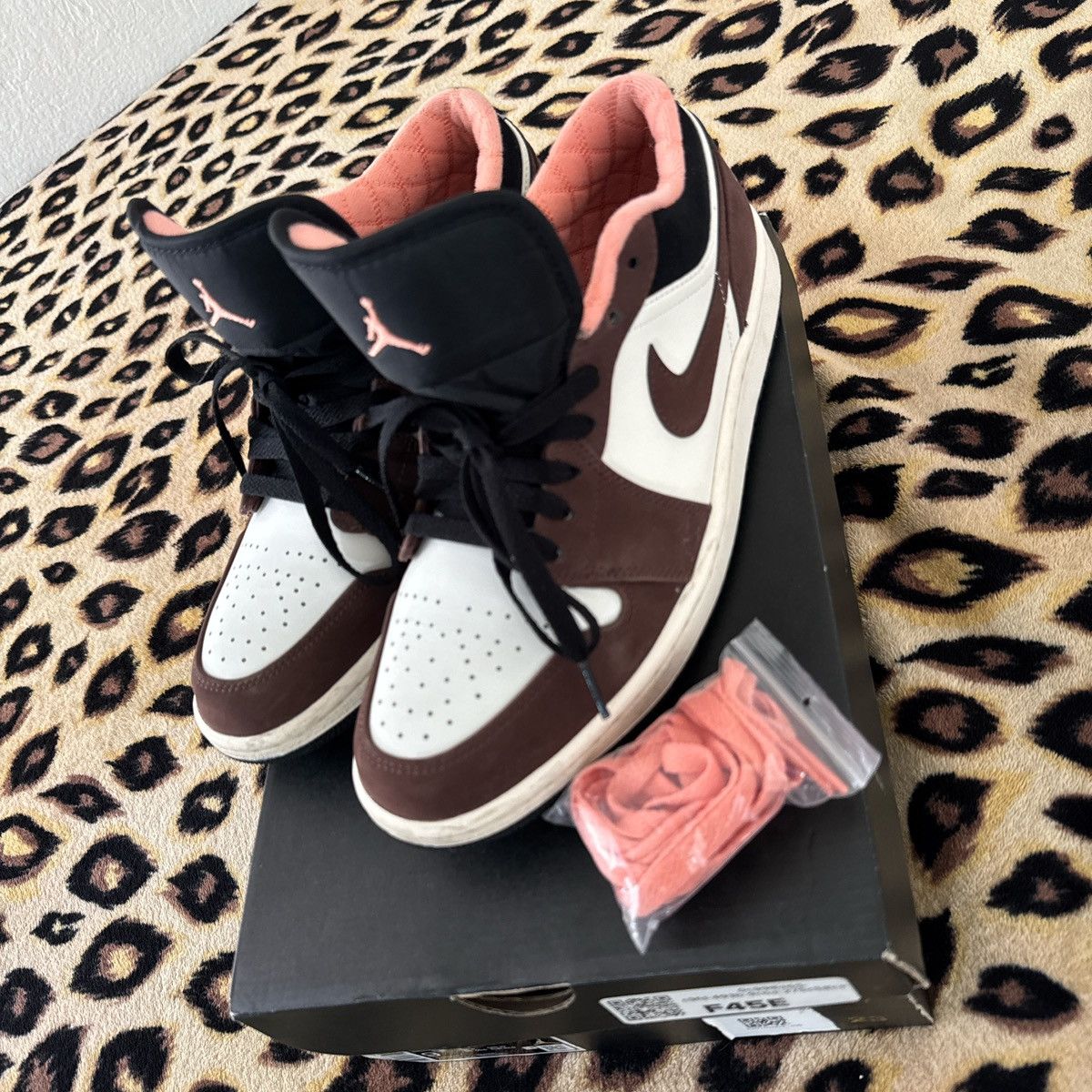 Jordan Brand Mocha Brown, Salmon Pink, black Jordan’s Size US 9 / EU 42 - 1 Thumbnail