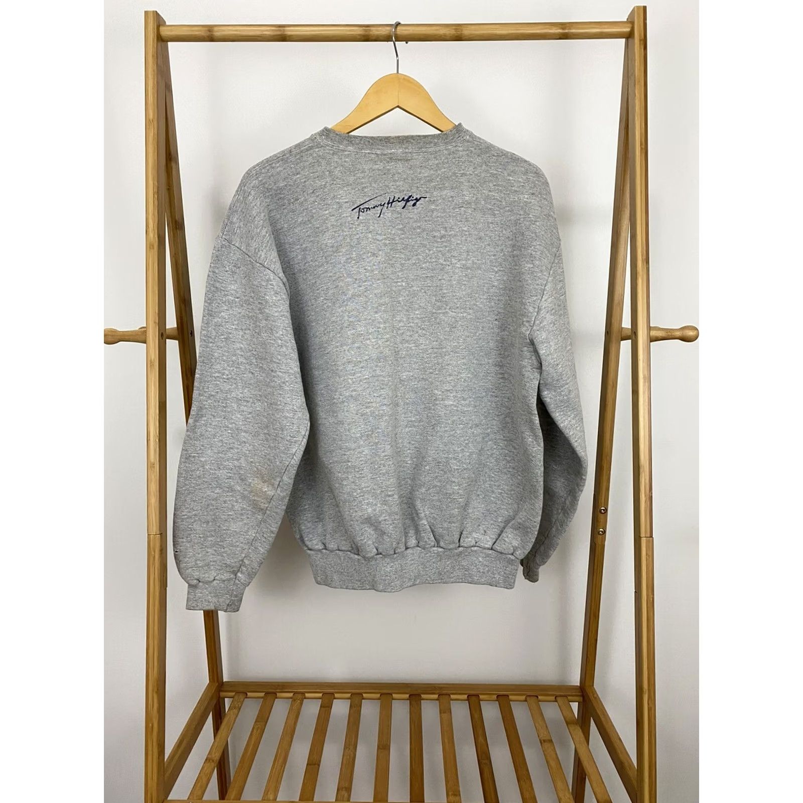 Tommy Hilfiger VTG Tommy Hilfiger Big Flag Logo Sweatshirt XL Gray USA Mens Pullover Logo Size US XL / EU 56 / 4 - 2 Thumbnail