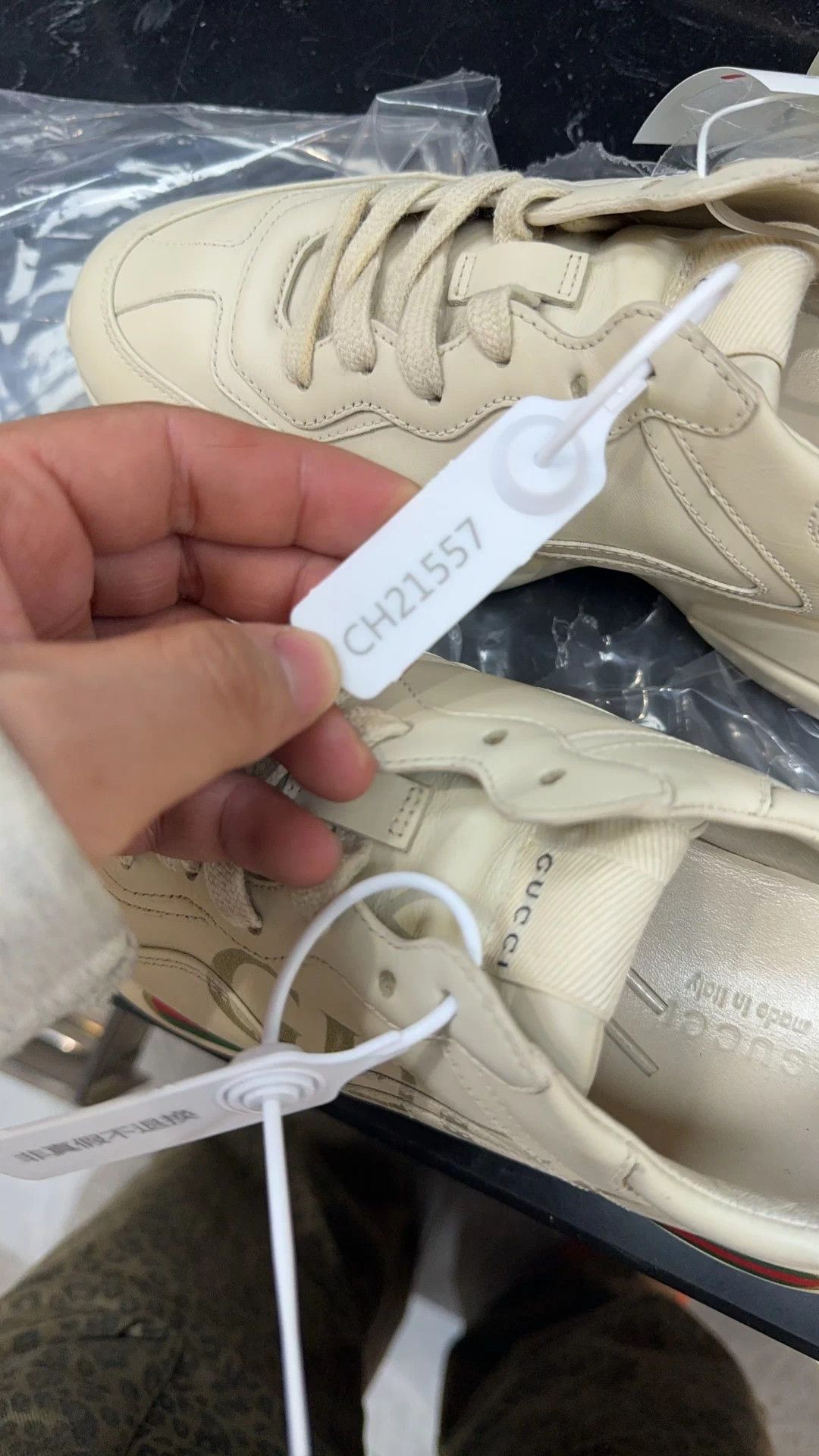 Gucci Gucci Rhyton Ivory 37.5 Boxed Good Logo Blemish Size US 6.5 / IT 36.5 - 9 Thumbnail