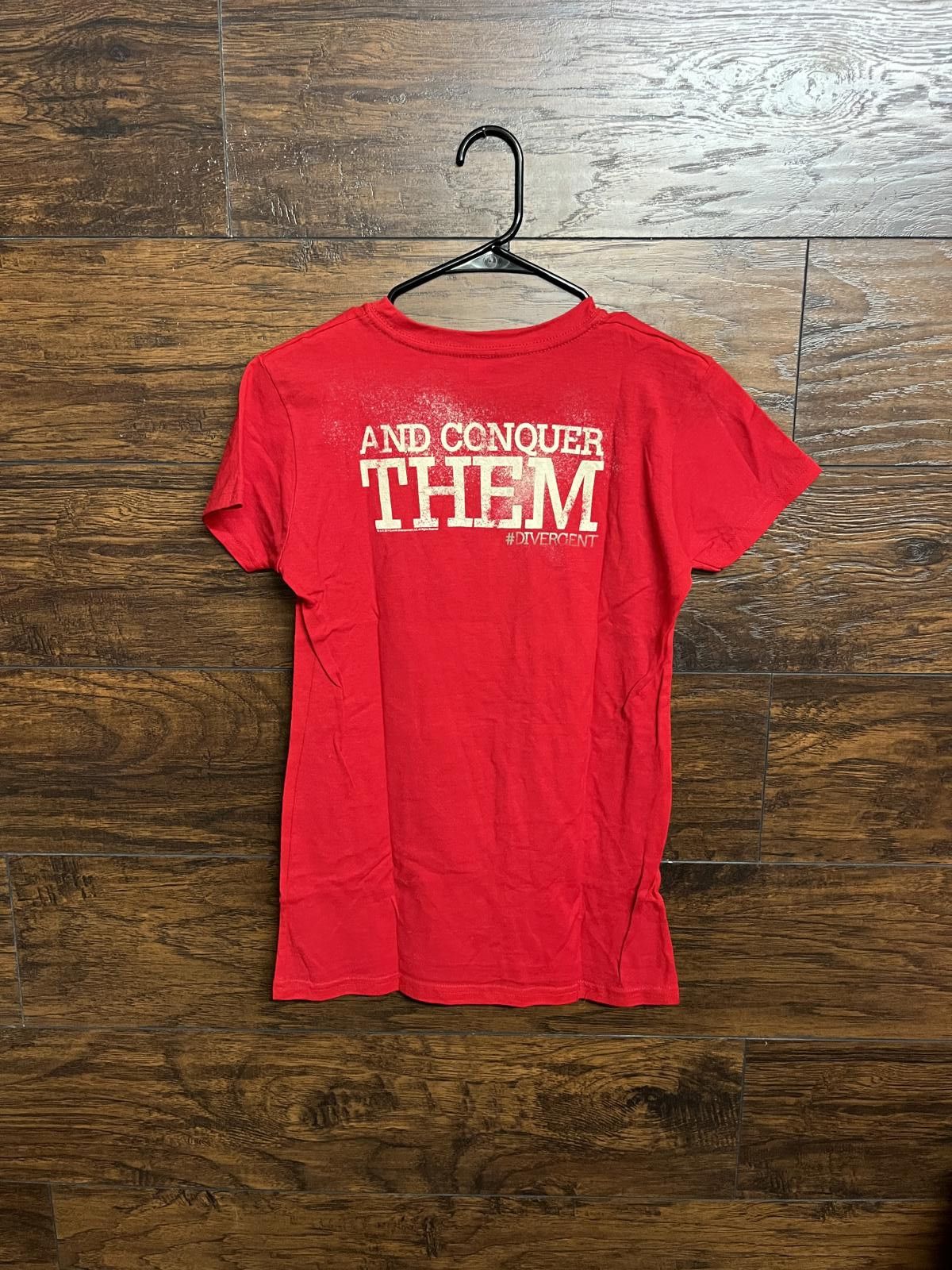 Designer Divergent Series Movie Promo T-shirt - 2012 Theo James - M Size M / US 6-8 / IT 42-44 - 2 Thumbnail