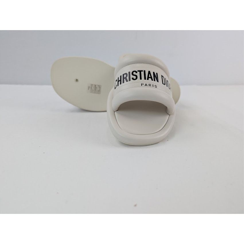Dior o1rshd1 Every-D Embossed Lambskin Slide Sandal in Off White Size US 7 / EU 40 - 13 Thumbnail