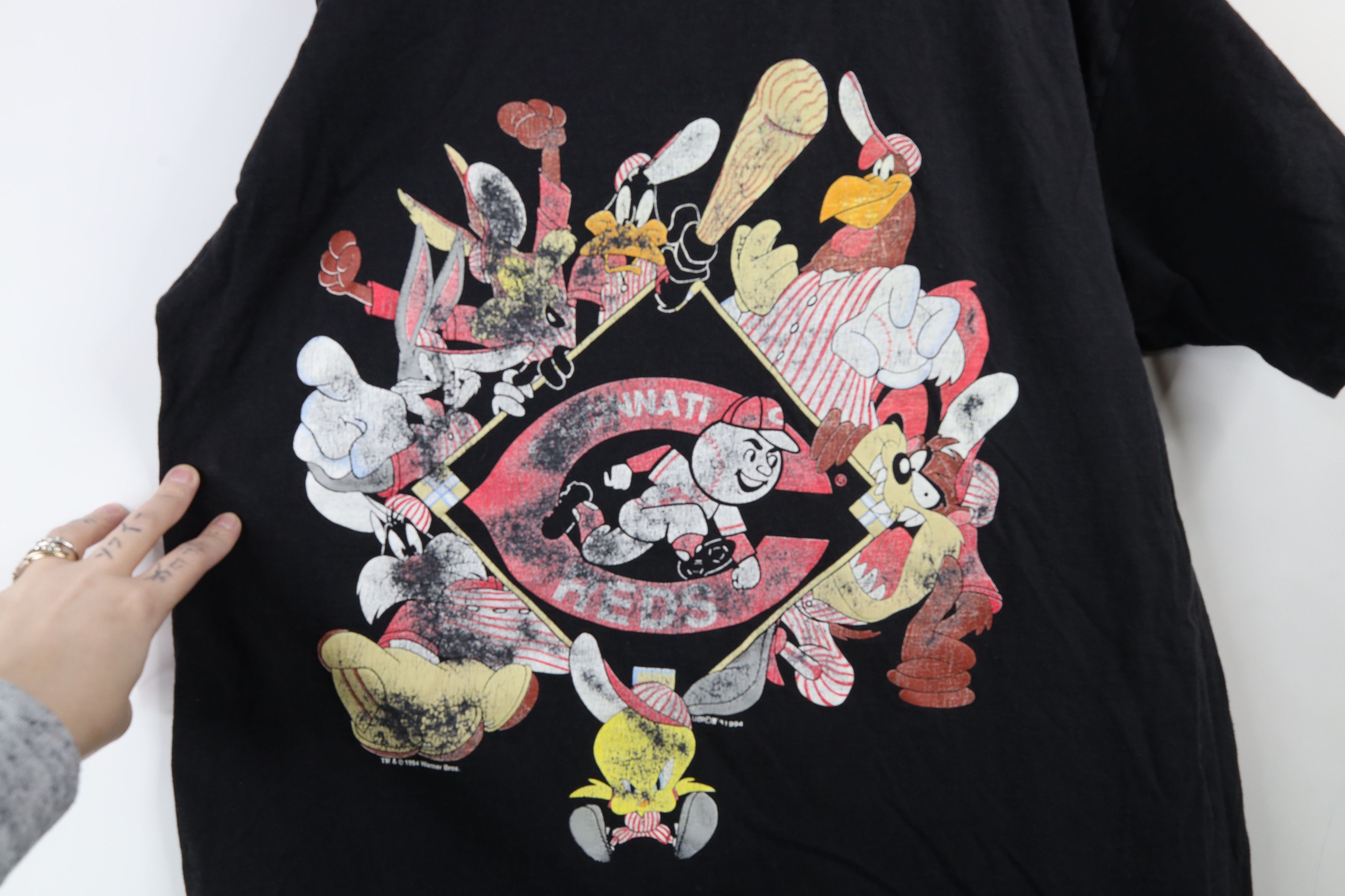 Vintage Vintage 90s Looney Tunes Reds Baseball T-Shirt USA Size US XL / EU 56 / 4 - 4 Thumbnail