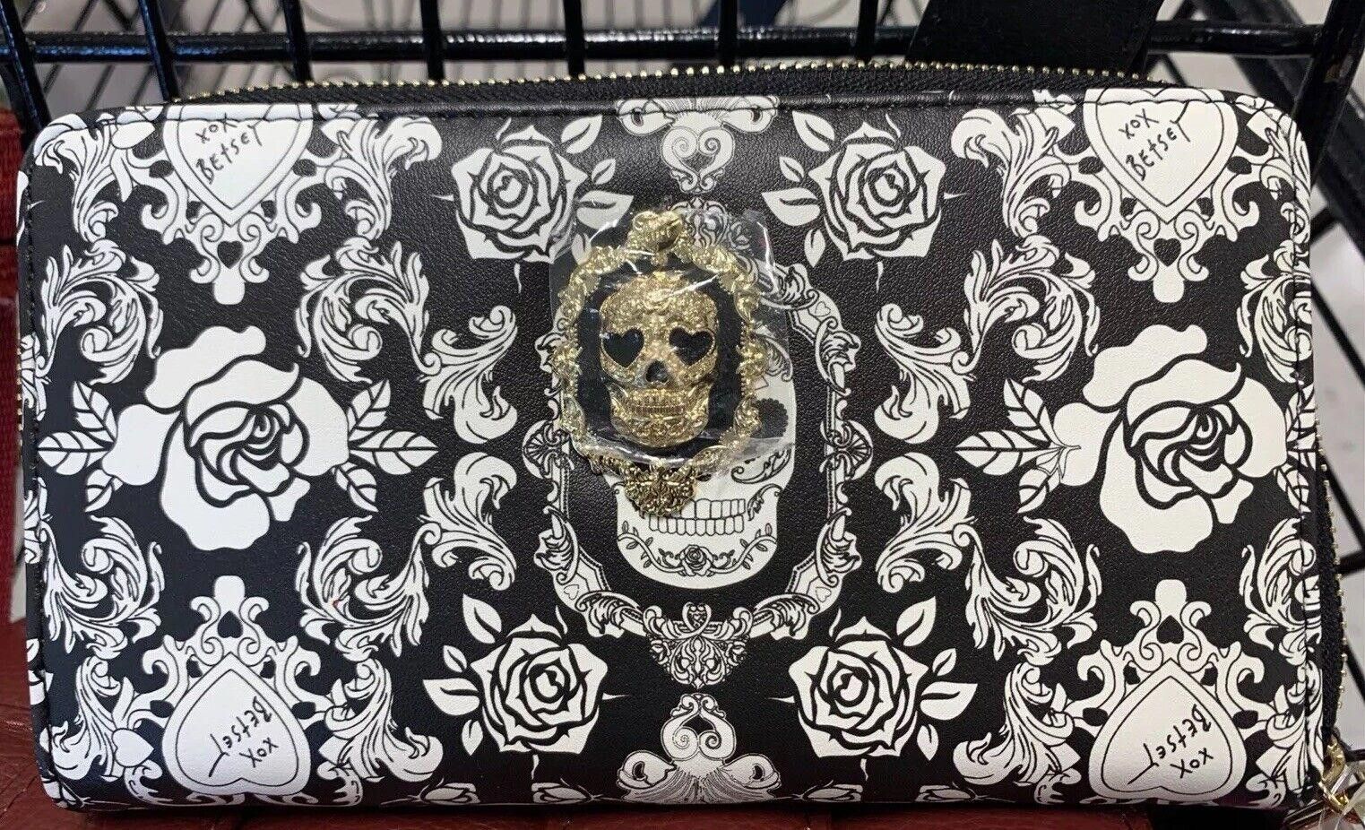 Designer Betsey Johnson Black Zip Wristlet Wallet Skulls Flowers Size ONE SIZE - 2 Thumbnail