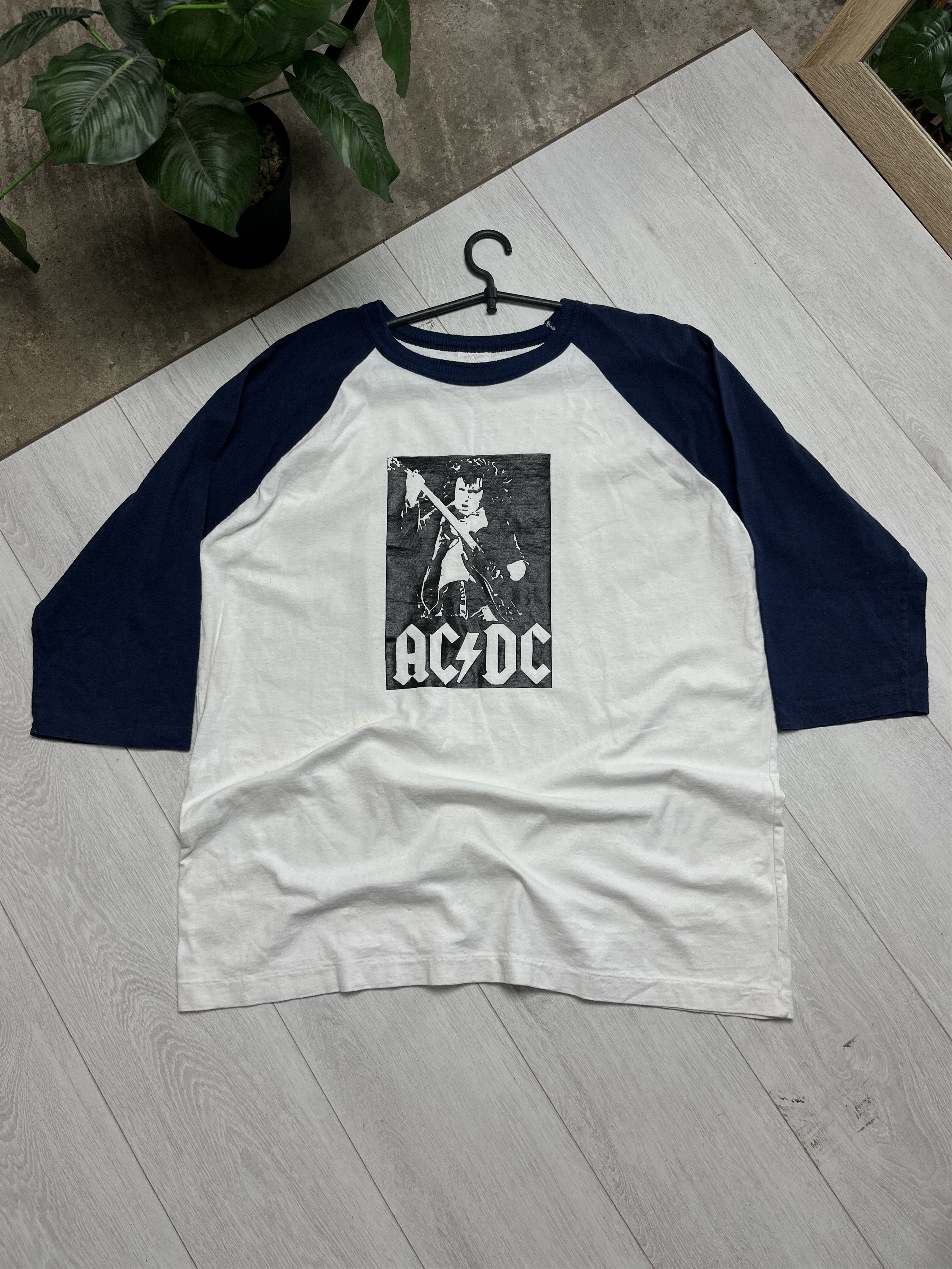 Other 1980s AC/DC ANGUS YOUNG SINGLE STITCH RAGLAN TEE - 800 Size US L / EU 52-54 / 3 - 1 Thumbnail