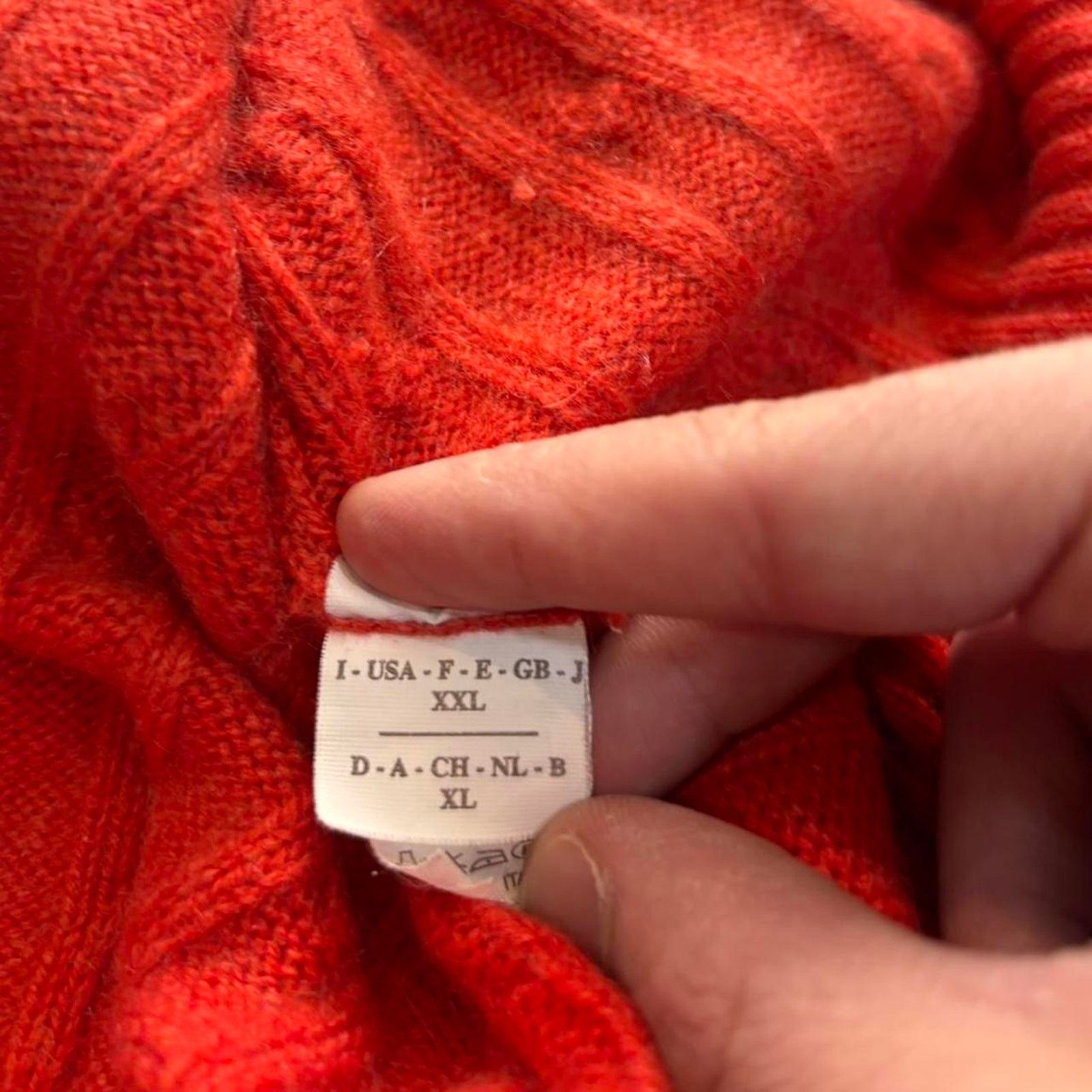 Bergdorf Goodman × Vintage Vintage Red Cable Knit Bergdorf Goodman Cashmere Sweater. Size US XXL / EU 58 / 5 - 6 Thumbnail