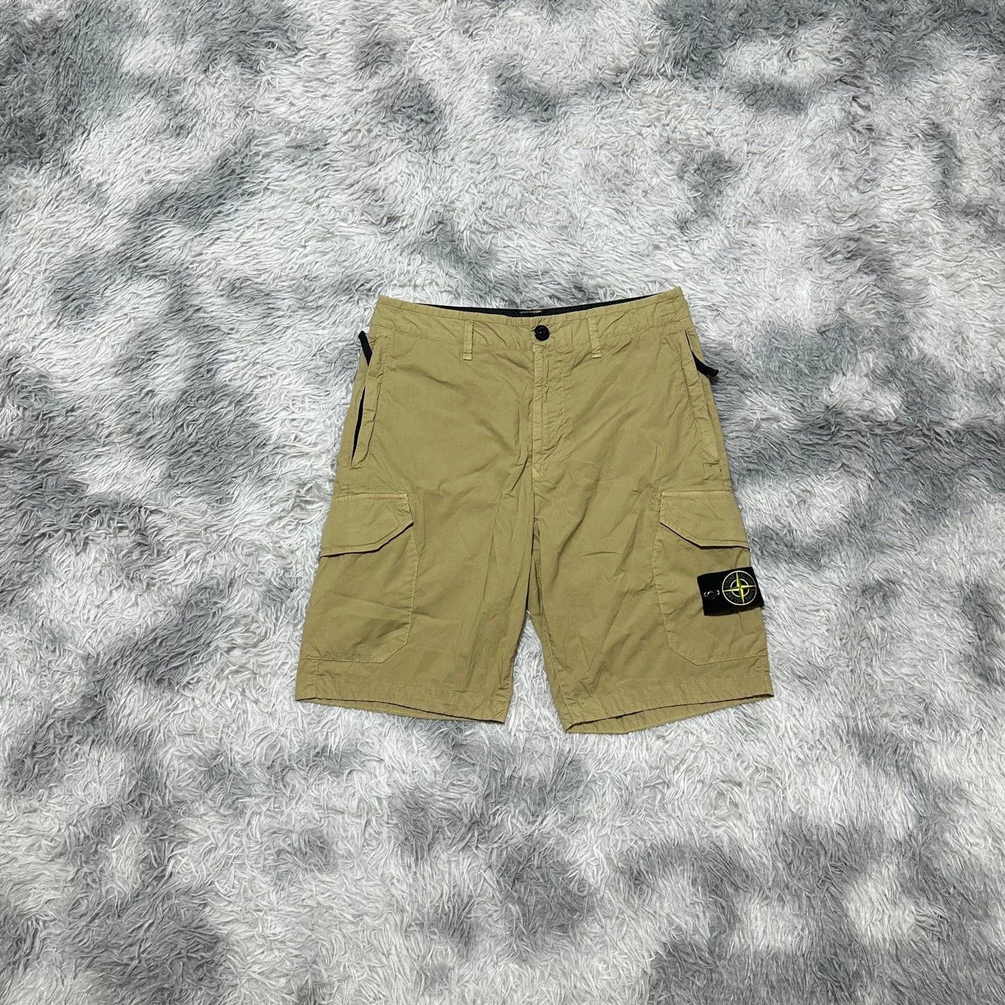 Stone Island khaki cargo shorts by stone island Size US 31 - 1 Thumbnail