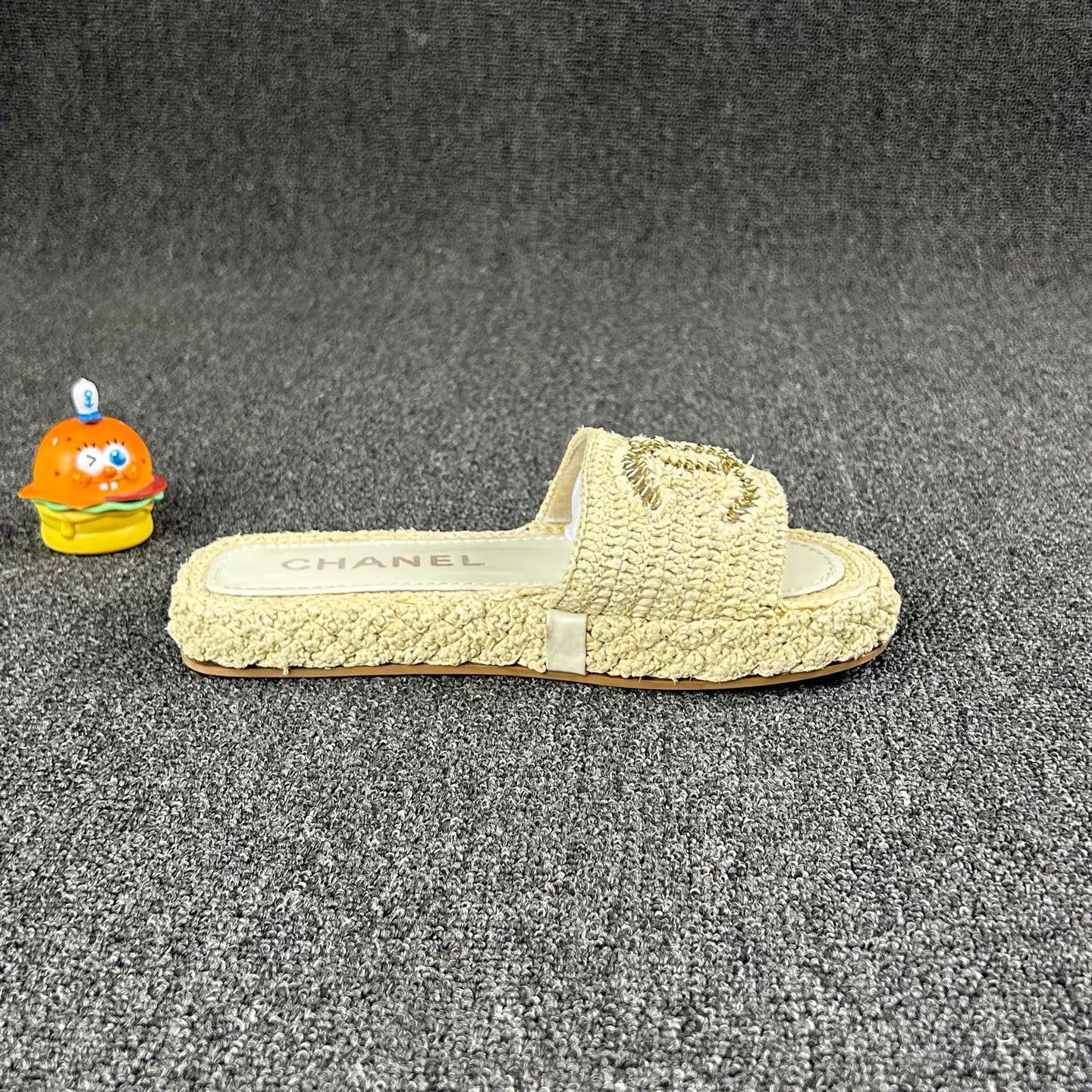 Chanel Chanel Beige Straw CC Embroidered Slippers 36 Size US 5.5 / IT 35.5 - 4 Thumbnail