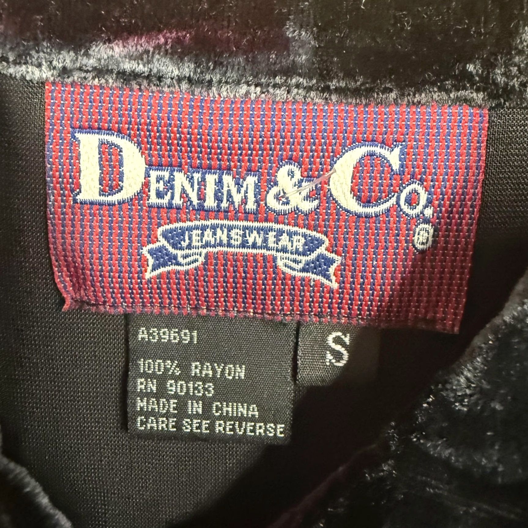 Denim & Co. VINTAGE Denim & Co. Shirt S Women's Black Velvet Geometric Button-Up Tunic with Long Sleeve, Collared, Office/Casual, 90s-Whimsigoth Grunge Style Size S / US 4 / IT 40 - 5 Thumbnail