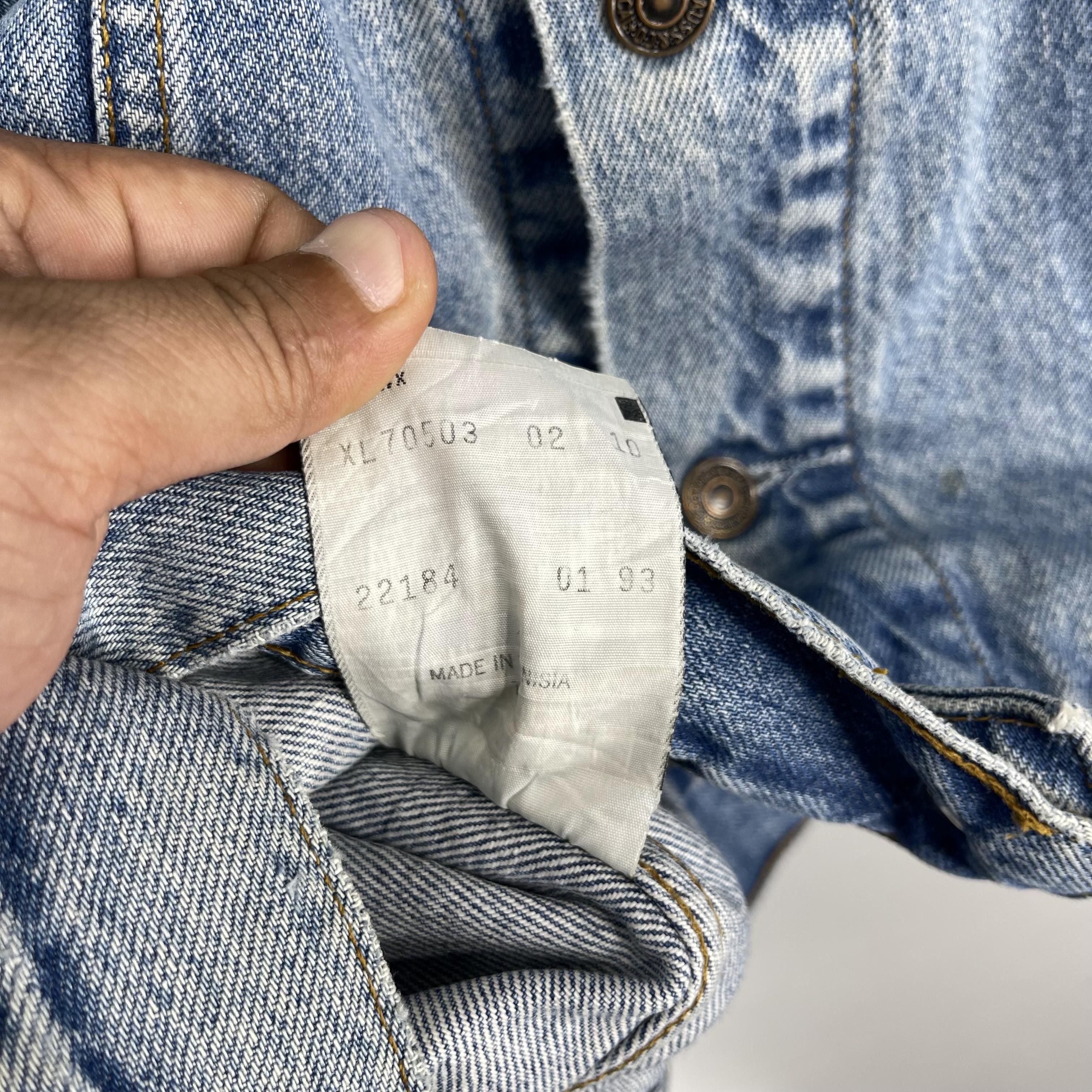 Levi's Vintage LEVIS 70503 Distressed Denim Trucker Jacket Size US XL / EU 56 / 4 - 6 Thumbnail