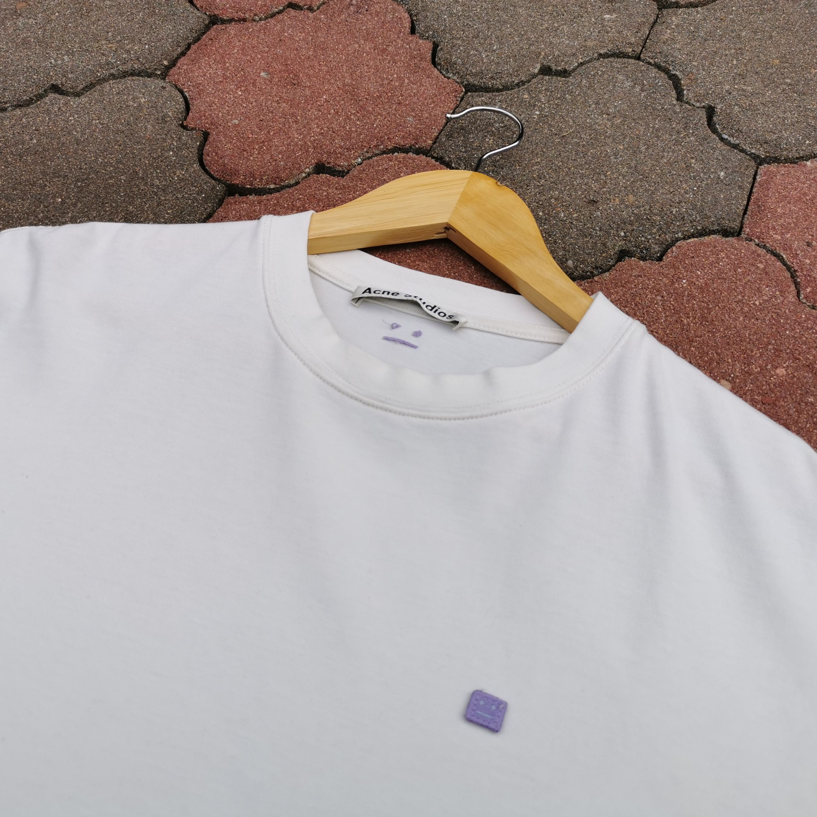Designer Acne Studios Face Patch Crewneck Boxy Cut T-Shirt Size US S / EU 44-46 / 1 - 2 Thumbnail