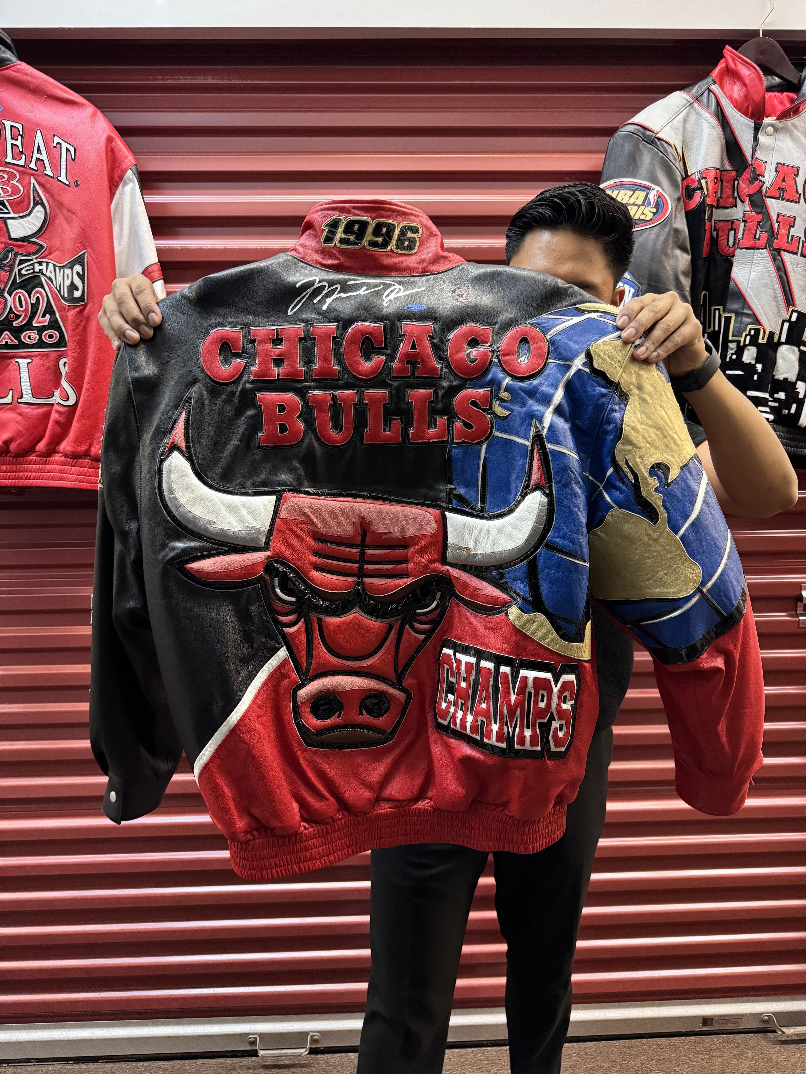 Jeff Hamilton × NBA × Vintage Jeff Hamilton *1996 CHICAGO BULLS WORLD* Leather Jacket Size US L / EU 52-54 / 3 - 7 Thumbnail