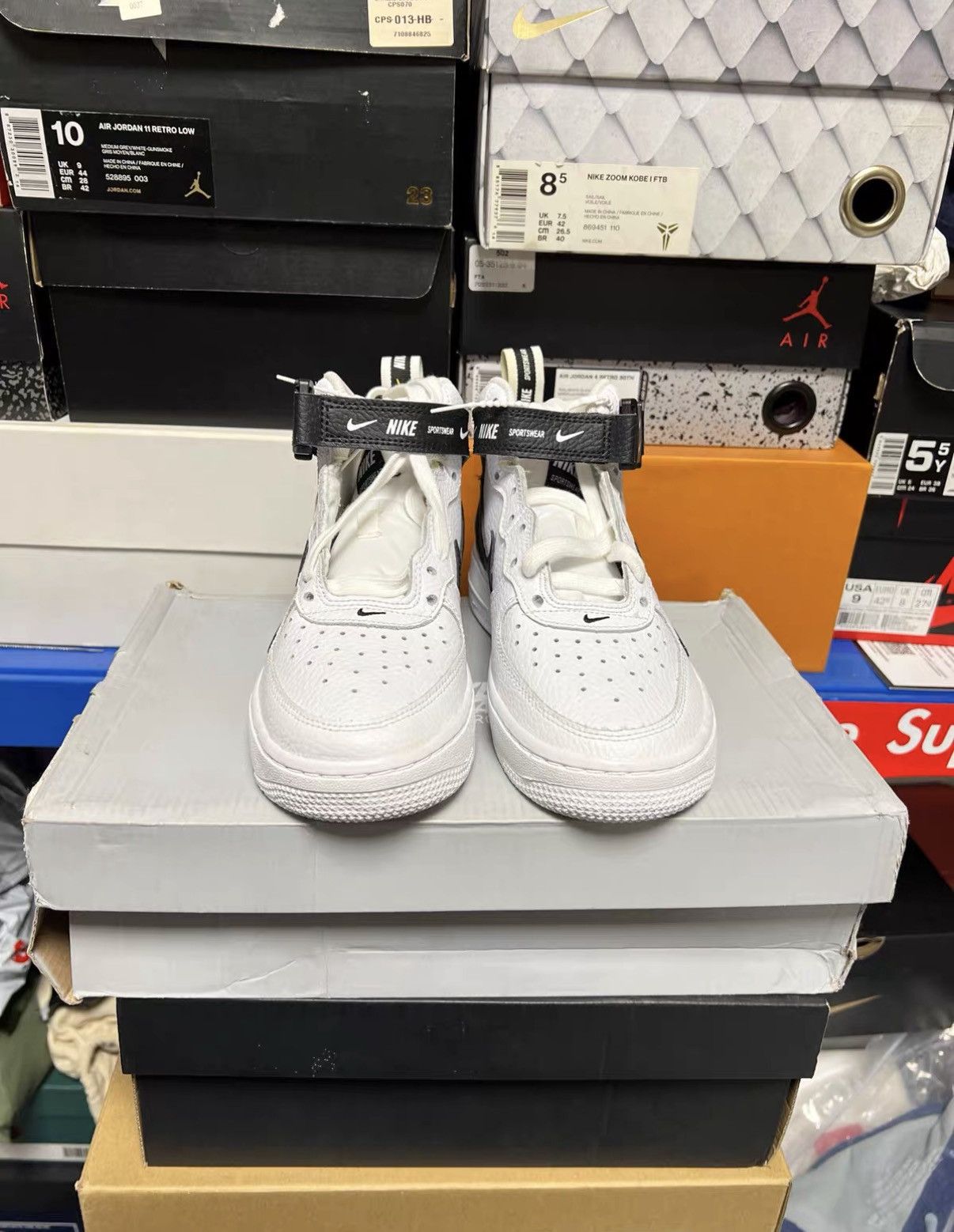 Nike Nike Air Force 1 LV8 High J42 Size US 5.5 / IT 35.5 - 2 Thumbnail