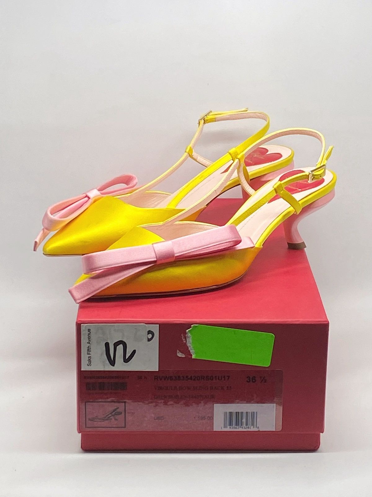 Roger Vivier Roger Vivier 55mm Virgule Bow satin pumps size 36.5 Size US 6.5 / IT 36.5 - 13 Thumbnail