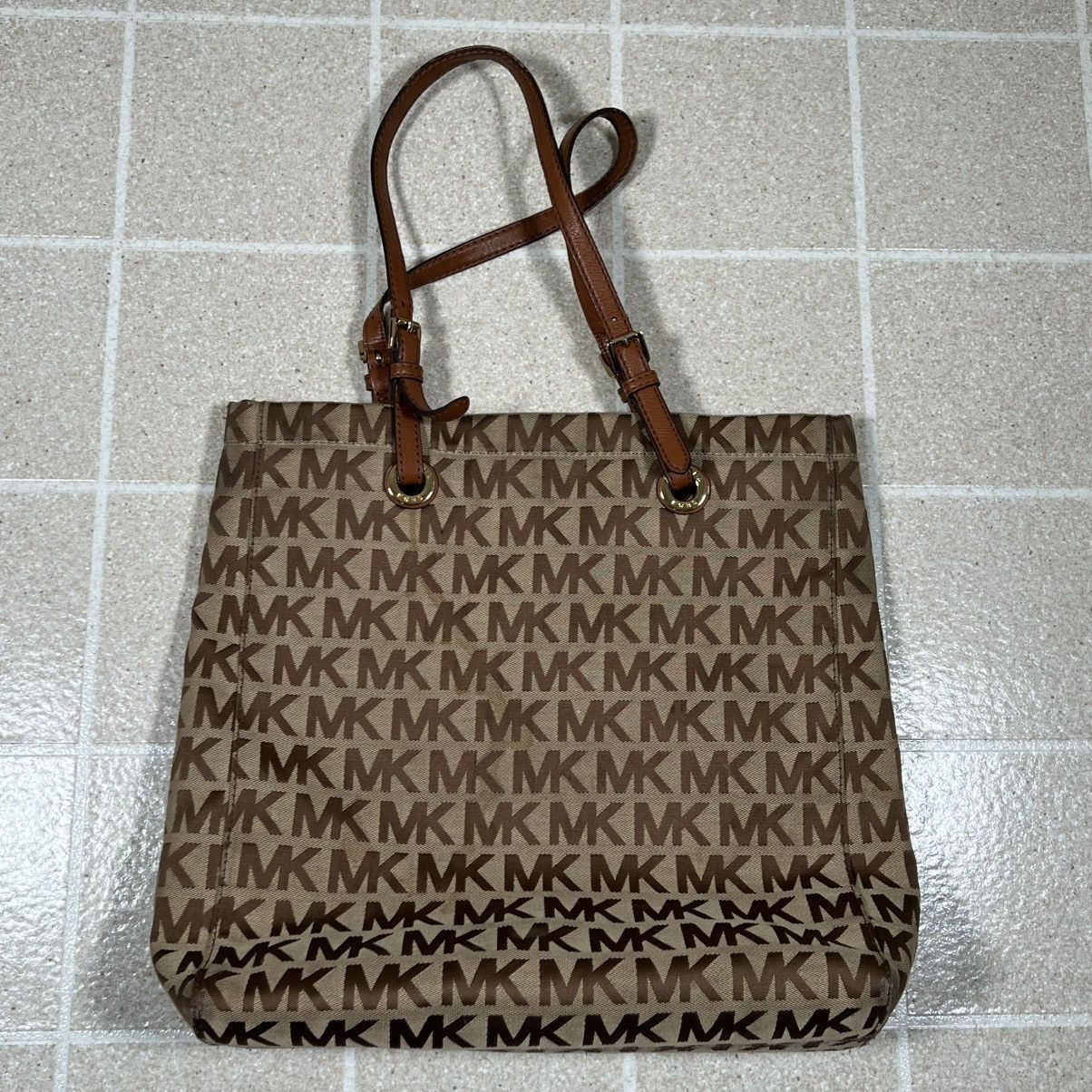 Michael Kors MICHAEL Michael Kors Tote Bag Large Beige Mocha Canvas Logo Size ONE SIZE - 2 Thumbnail