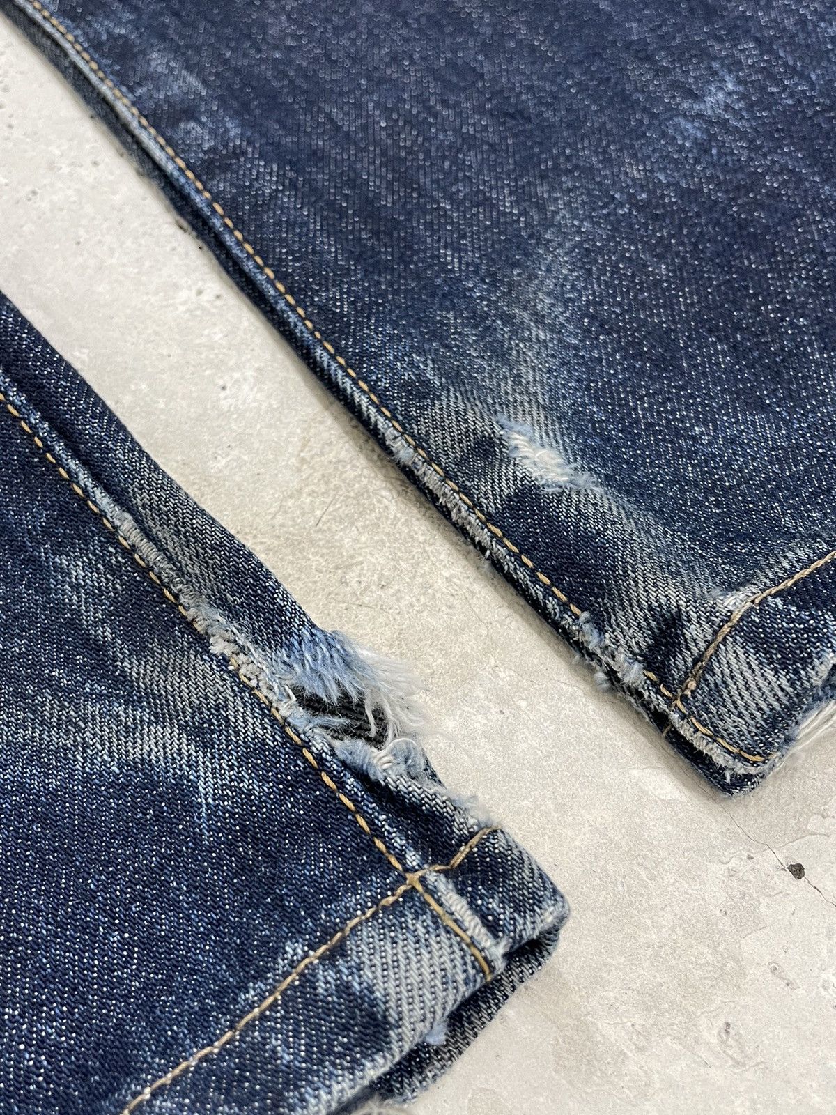 Levi's Levis 501 Straight Leg Buttonfly Dark Denim Distressed Size US 29 - 7 Thumbnail