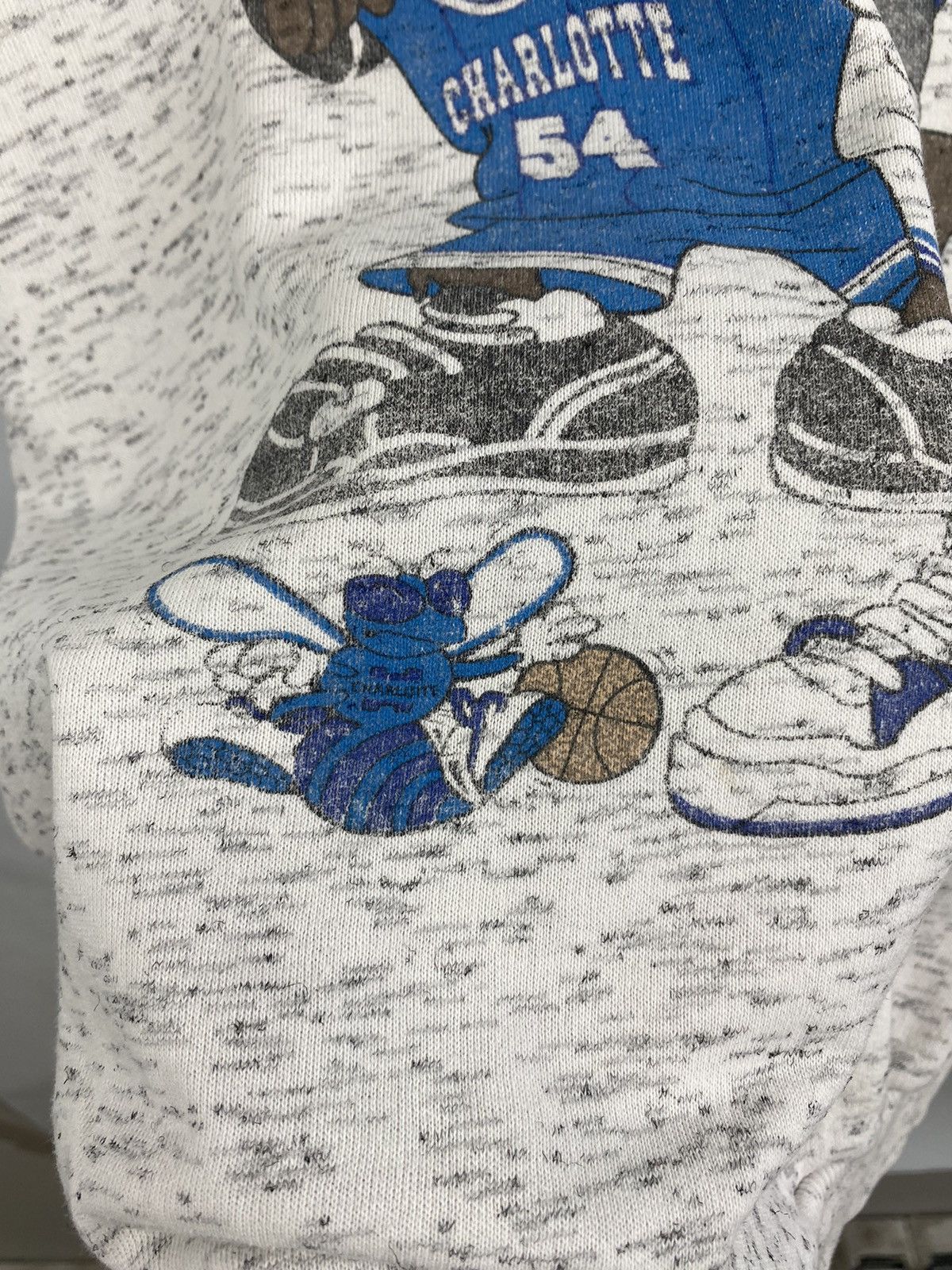 NBA Vintage 1990 Charlotte Hornets NBA Looney Tunes Sweatshirt Size US XL / EU 56 / 4 - 5 Thumbnail