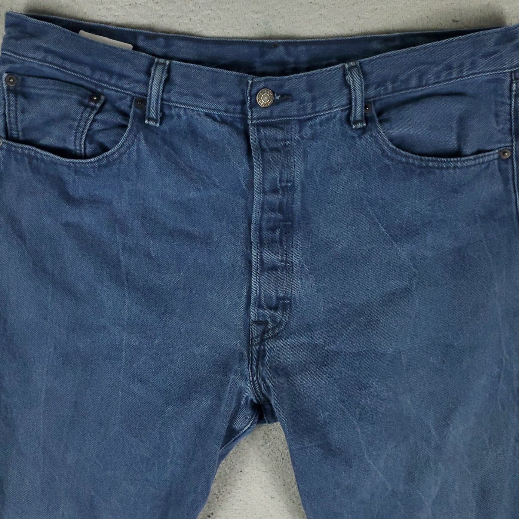 Levi's VINTAGE Levi's 501 Jeans Mens Size 36x28 Cotton Denim Straight Leg Button Fly Classic Blue Size US 36 / EU 52 - 2 Thumbnail