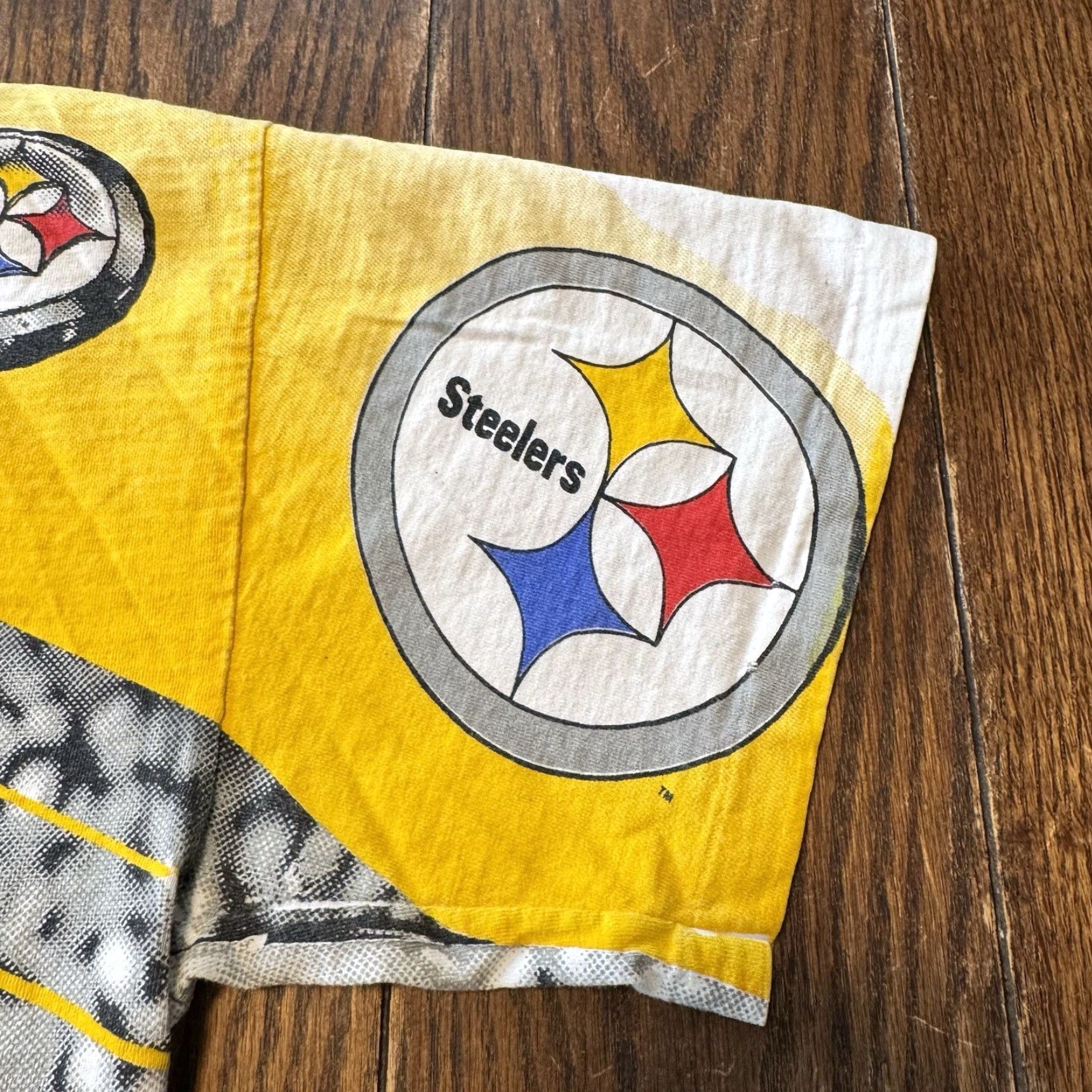 Gloverall VINTAGE Pittsburgh Steelers Magic Johnson T’s T Shirt Mens Large All Over Print Size US L / EU 52-54 / 3 - 2 Thumbnail