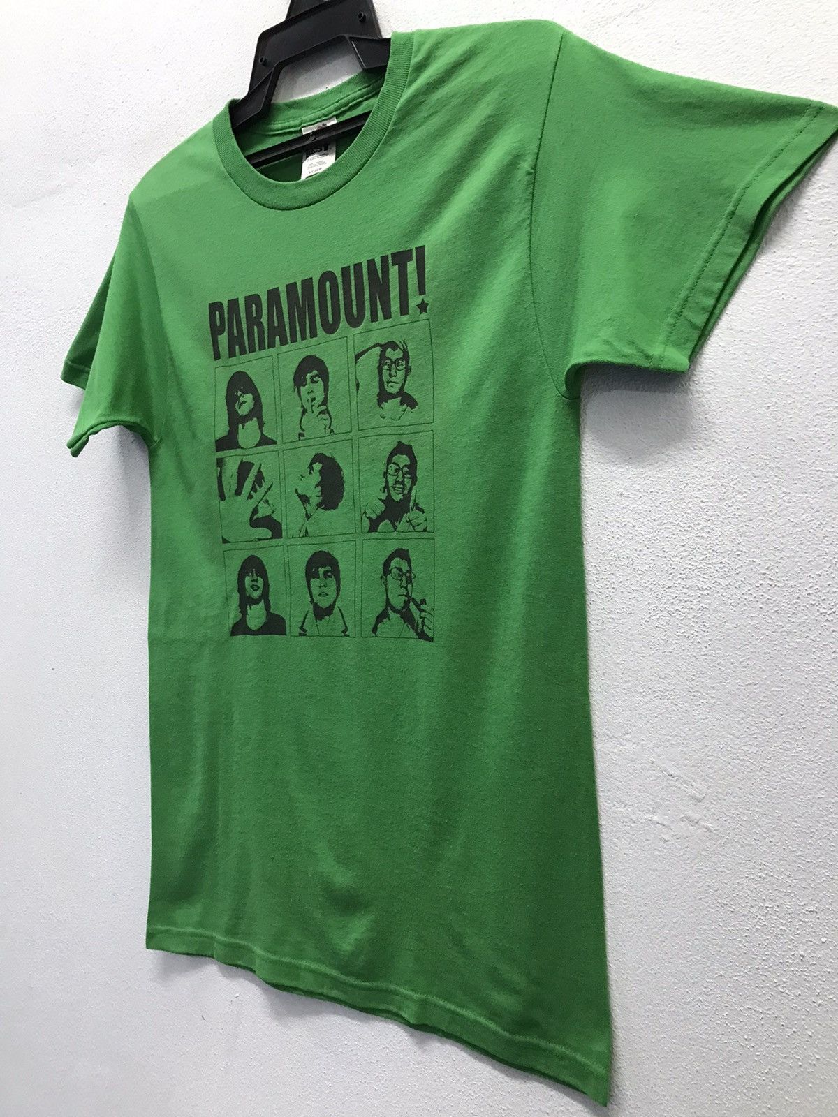 Band Tees × Fruit Of The Loom × Vintage Vintage Paramount band t shirt Size S Fruit Of The Loom shir Size US S / EU 44-46 / 1 - 4 Thumbnail