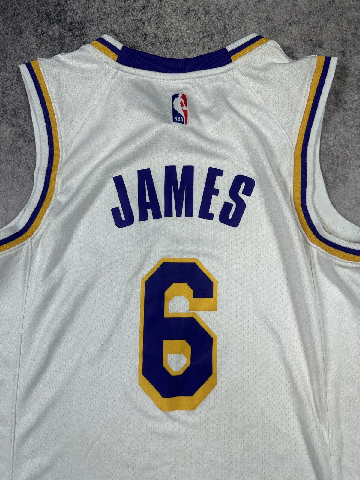 NBA Nike 6 James Lakers Logo Jersey Streetwear Rare USA NBA M Size US M / EU 48-50 / 2 - 5 Thumbnail