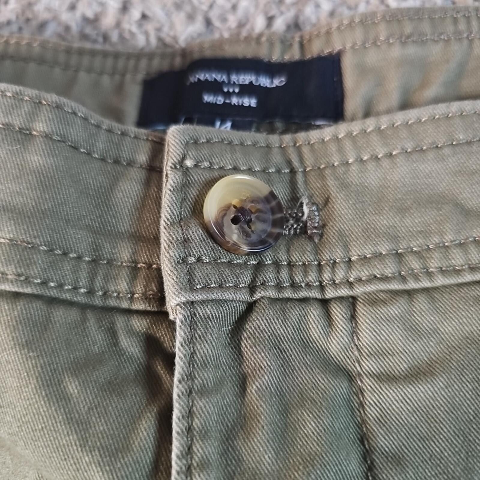 Banana Republic Banana Republic 14 Midrise Green Shorts Size 36" / US 14 / IT 50 - 2 Thumbnail