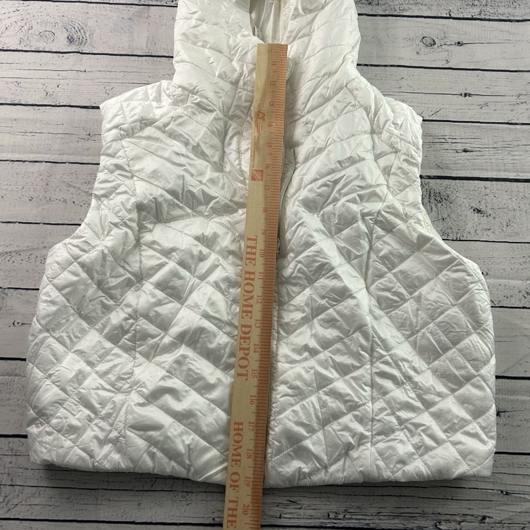 Lululemon Lululemon Snap Button Lightweight Puffer Vest Crop Women's 12 Pearl White Vest Women's 12 White Puffer Lightweight Snap Button Crop Pearl White Size XL / US 12-14 / IT 48-50 - 2 Thumbnail