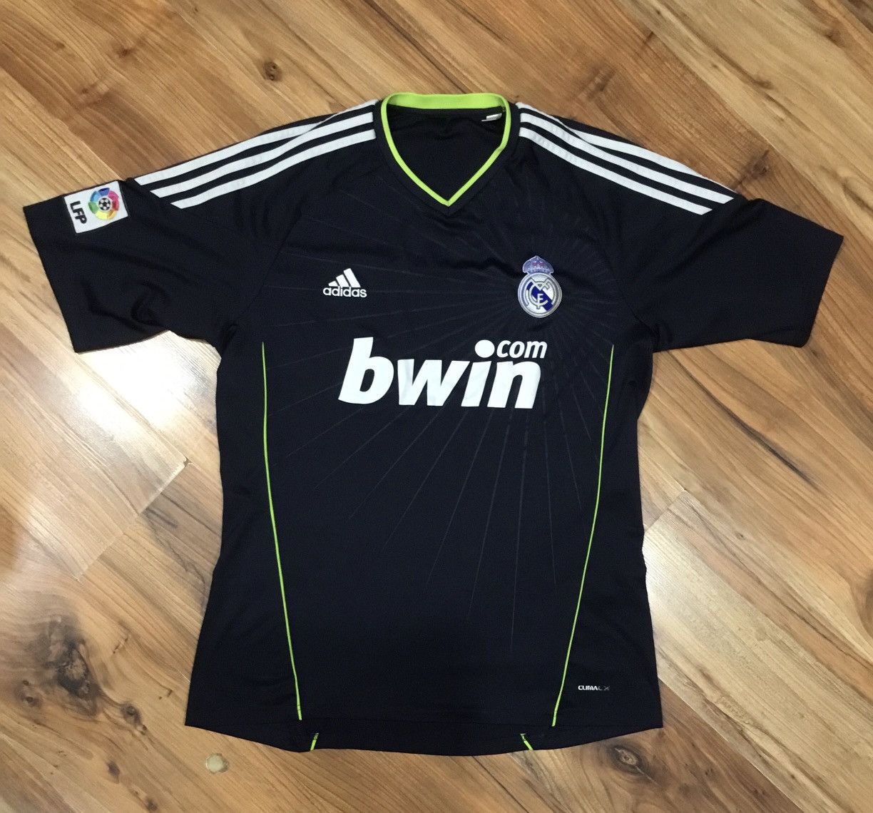 Adidas REAL MADRID 2010 2011 AWAY FOOTBALL SHIRT SOCCER JERSEY Size US L / EU 52-54 / 3 - 1 Thumbnail