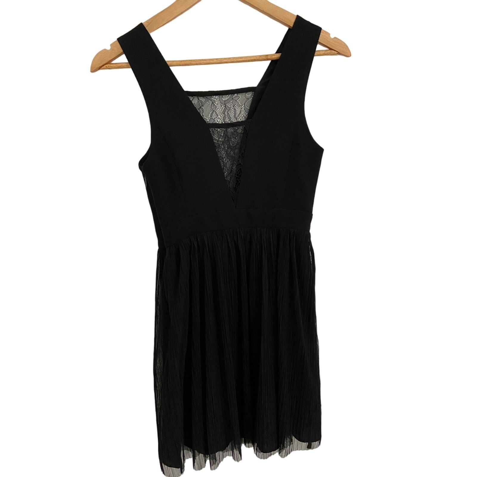 Bcbgmaxazria NWT BCBGeneration Lace Sleeveless Little Black Dress Size 0 Size XS / US 0-2 / IT 36-38 - 3 Thumbnail