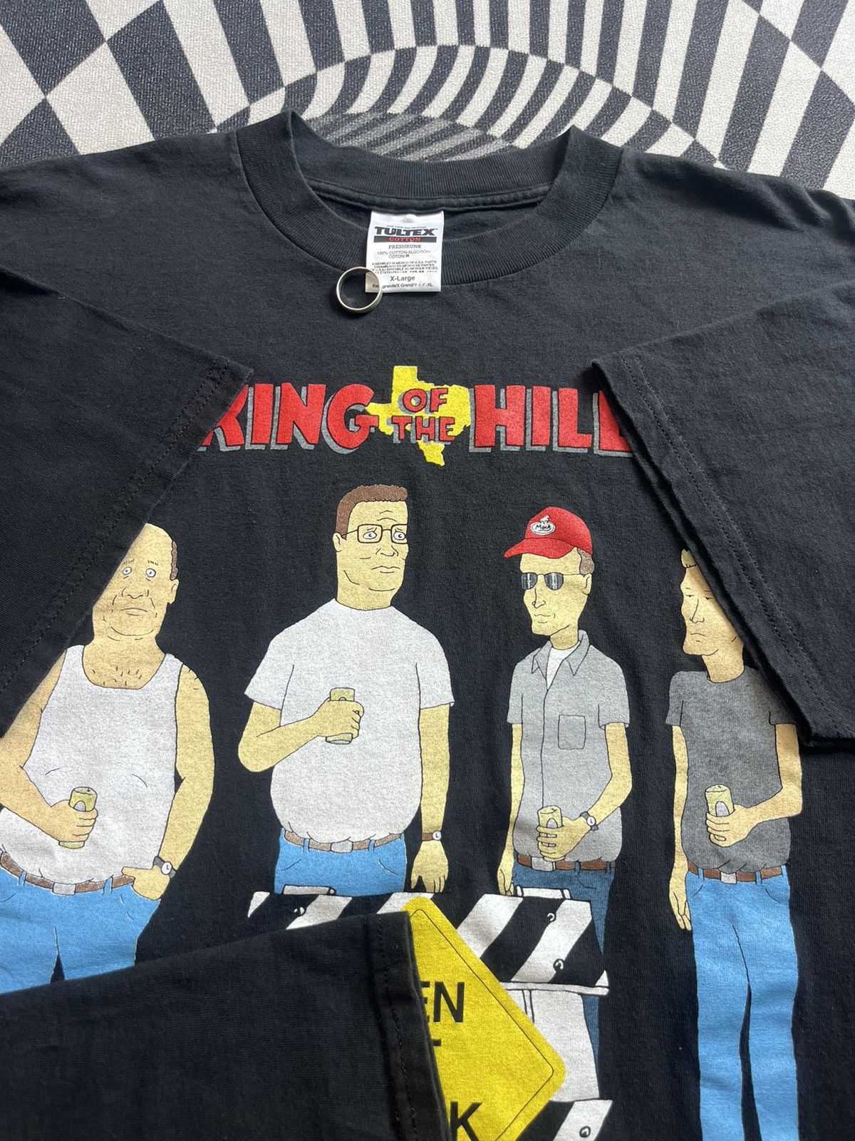 Arts & Science Vntage KING OF THE HILL Men at Work 1998’s Tshirt Size US XL / EU 56 / 4 - 7 Thumbnail