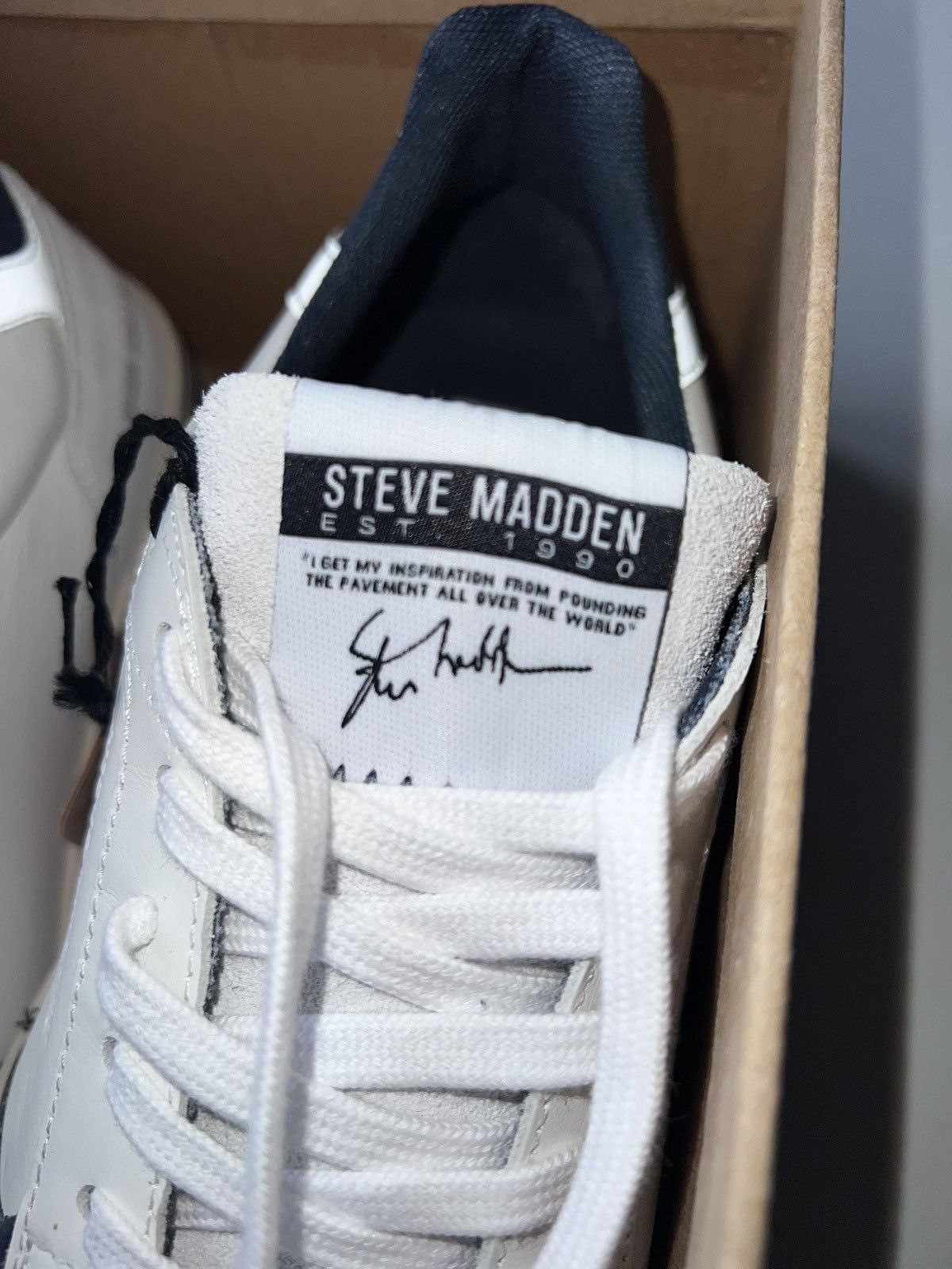 Steve Madden Steve Madden White/Navy Sneakers - Old Money Style Size US 8.5 / EU 41-42 - 5 Thumbnail
