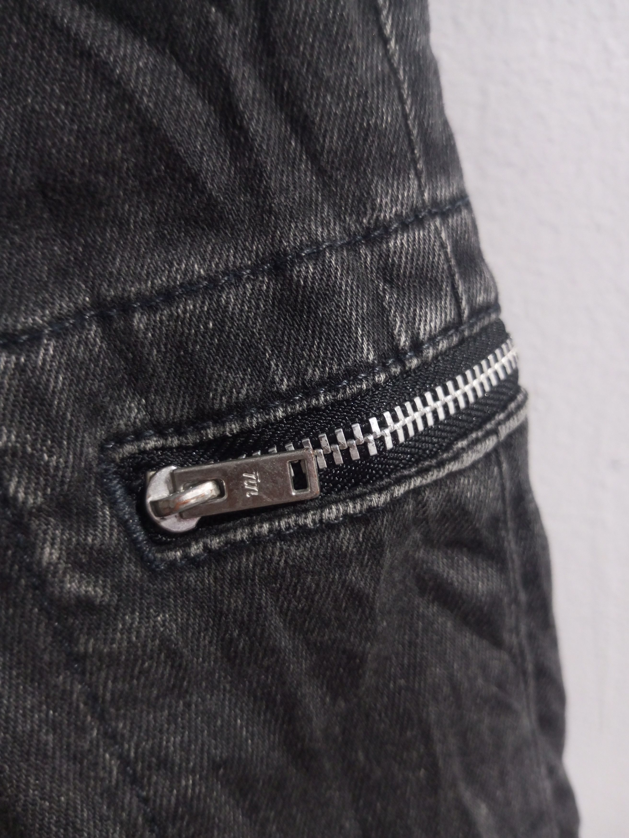 Undercover × Uniqlo Vintage uniqlo undercover slim jeans Size US 28 / EU 44 - 7 Thumbnail