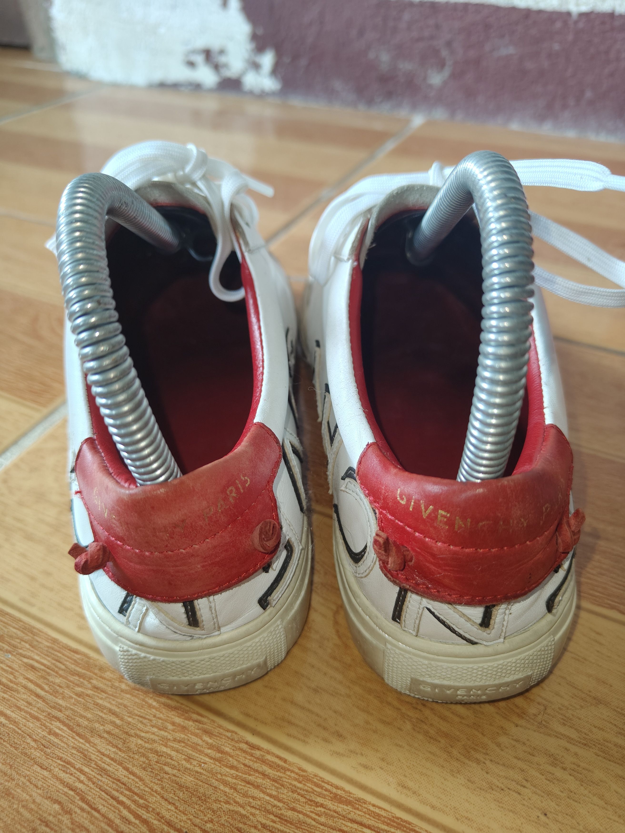 Givenchy Givenchy reverse name low top sneakers Size US 6 / IT 36 - 4 Thumbnail