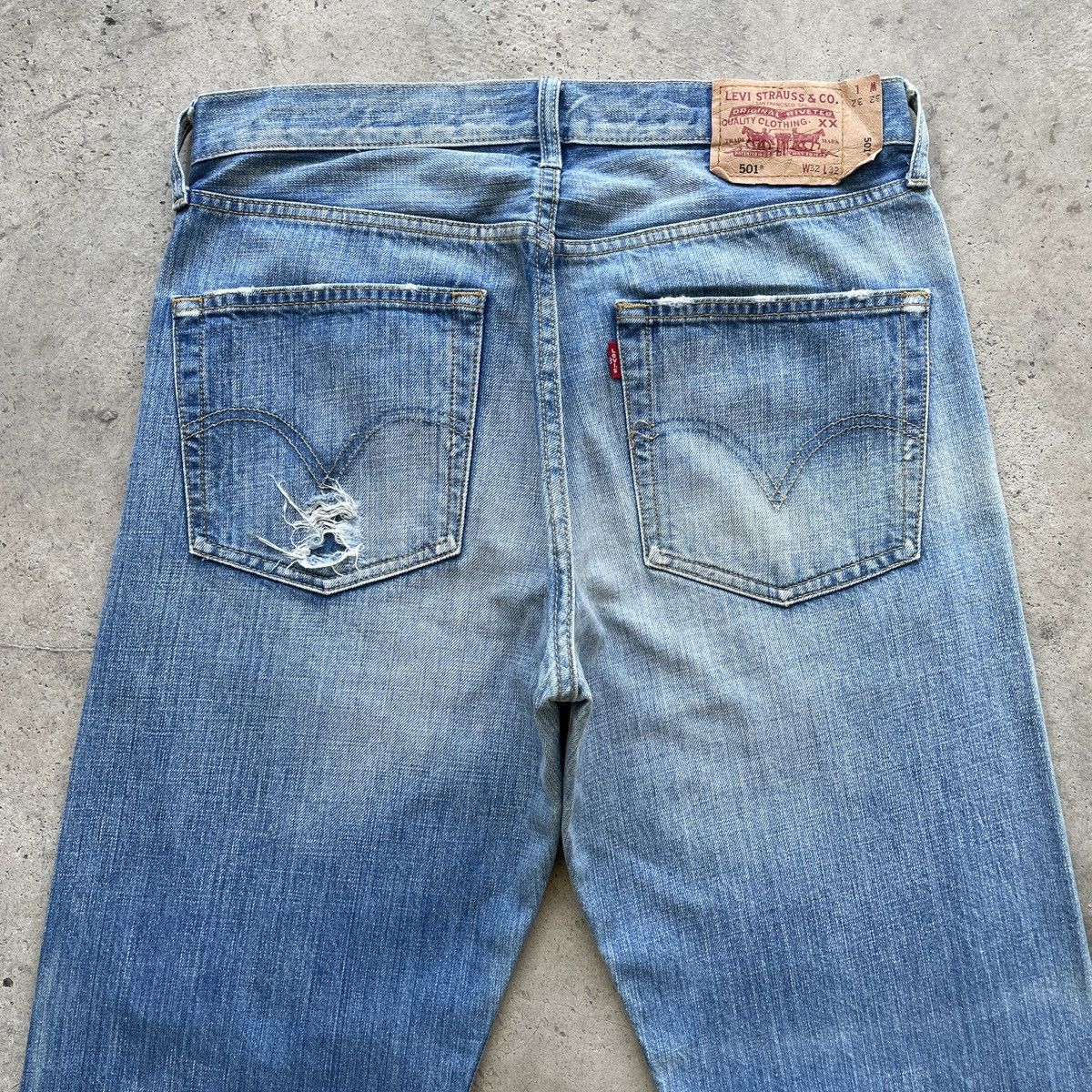 Levi's Vintage Levi’s 501 Blue Wash Faded Distressed Jeans Pants Size US 32 / EU 48 - 13 Thumbnail