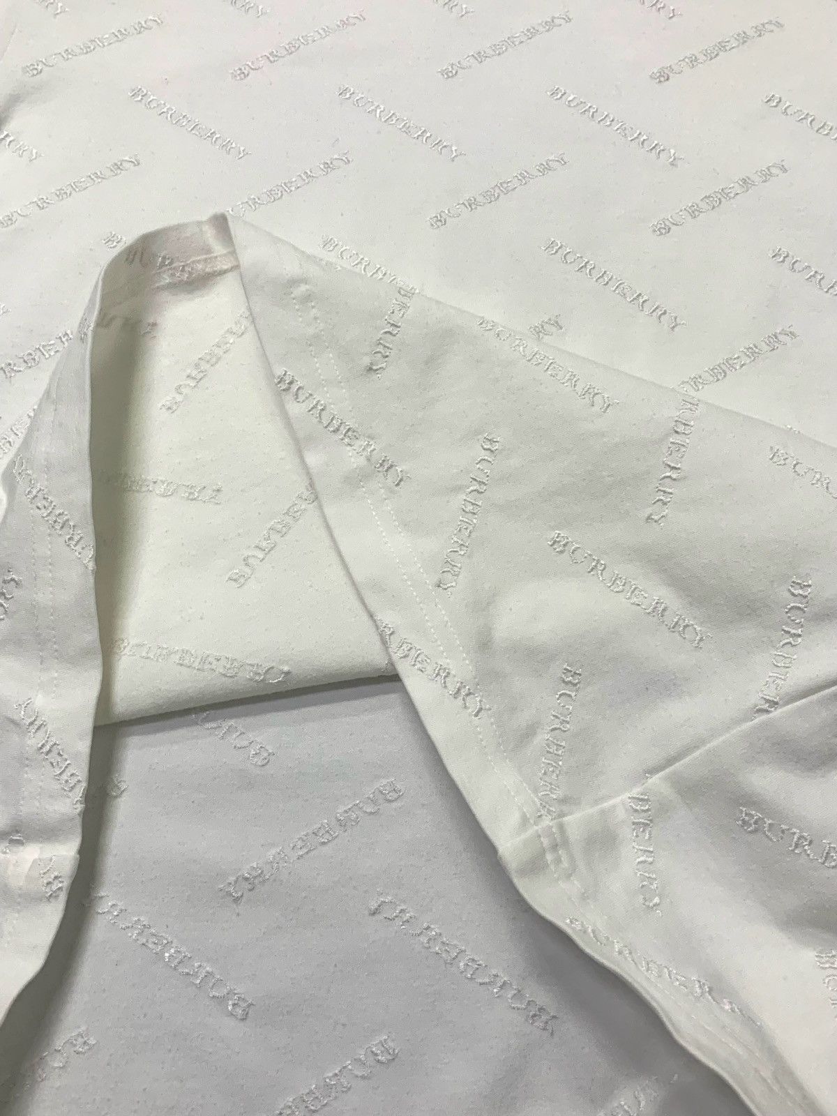 Beauty Beast × Burberry Burberry Full Spellout Embroidered Tee Size S / US 4 / IT 40 - 6 Thumbnail