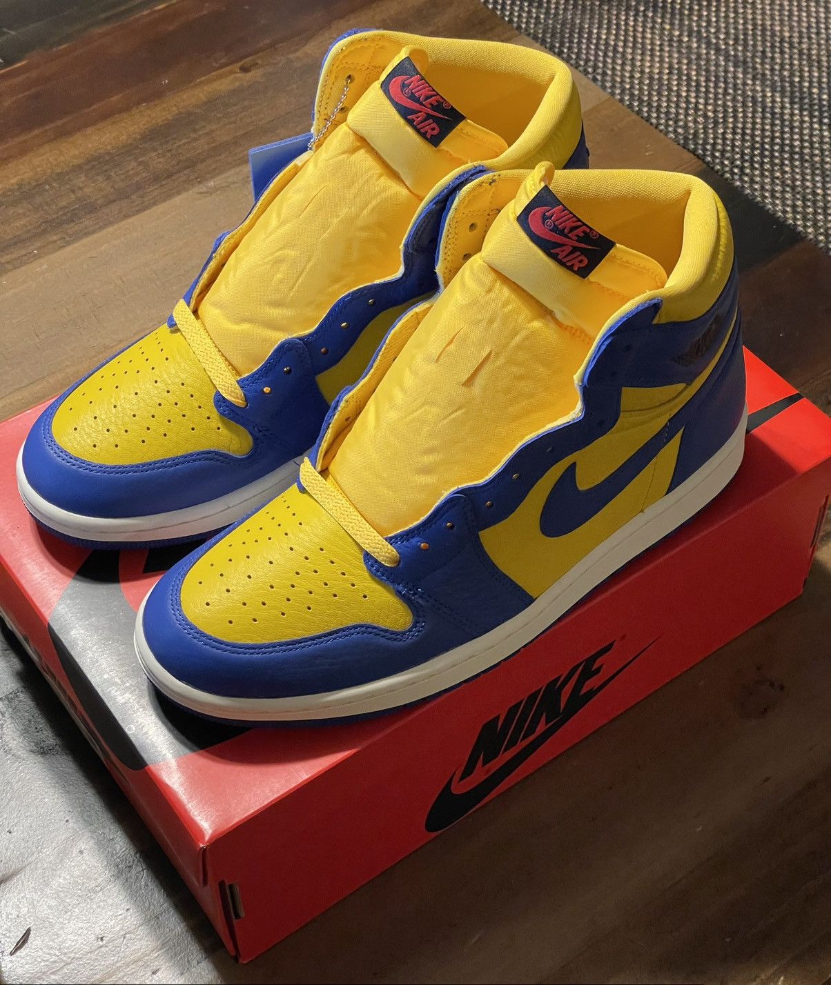 Nike Air Jordan 1 Retro High OG Reverse Laney (Women) Size US 9.5 / EU 42-43 - 3 Thumbnail