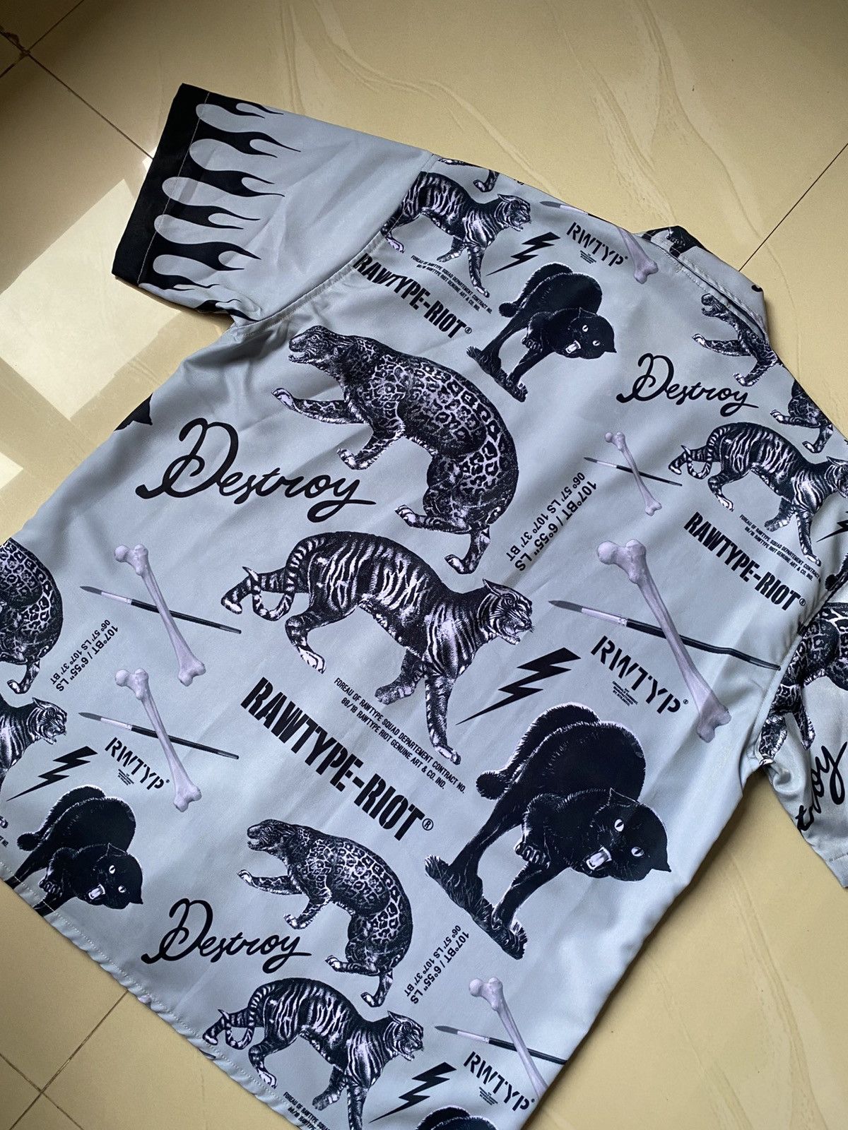 Japanese Brand Rawtyperiot Animal Destroy Shirt Button Size US L / EU 52-54 / 3 - 5 Thumbnail