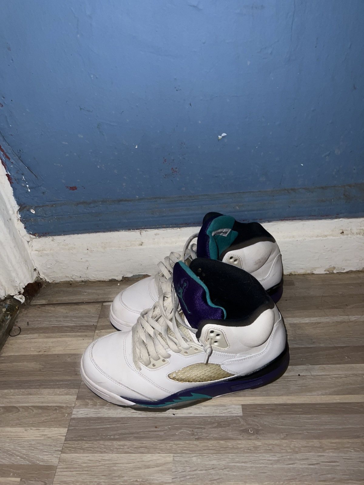 Nike NIKE AIR JORDAN V 5 RETRO GRAPE WHITE 136027-108 Men’s 8.5 Size US 8.5 / EU 41-42 - 5 Thumbnail