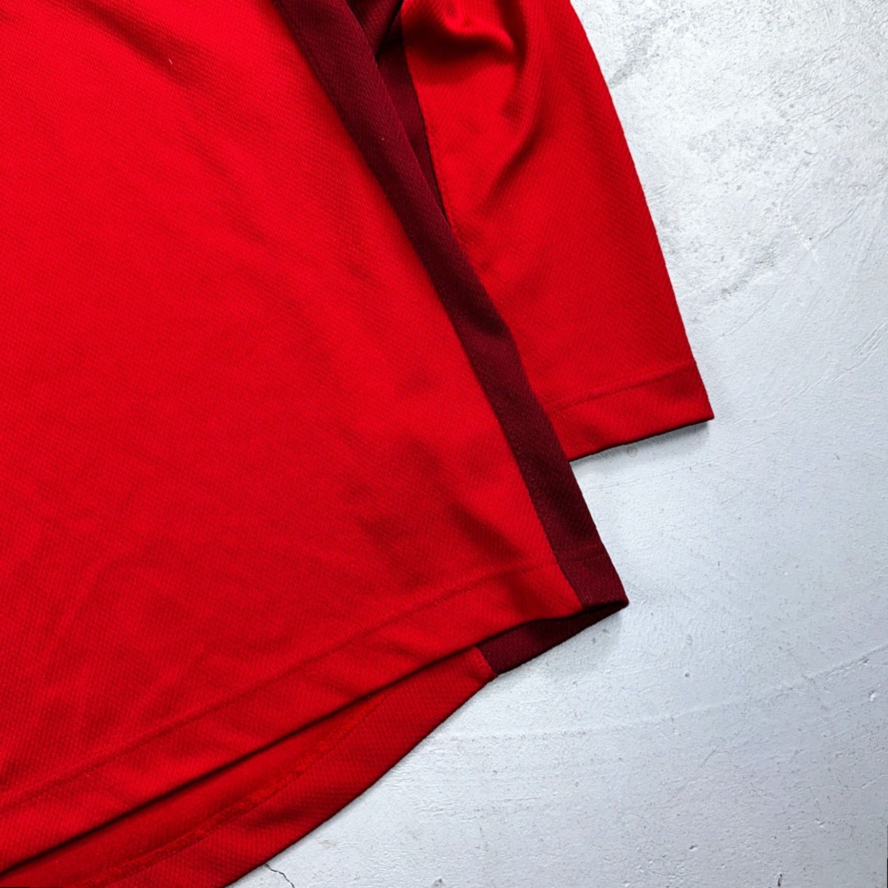 Nike VINTAGE Nike Jersey T-Shirt Long Sleeve Center Swoosh Red 2000s Men L Sports Shirt Mens Red Nike Jersey 2000s Size US L / EU 52-54 / 3 - 3 Thumbnail
