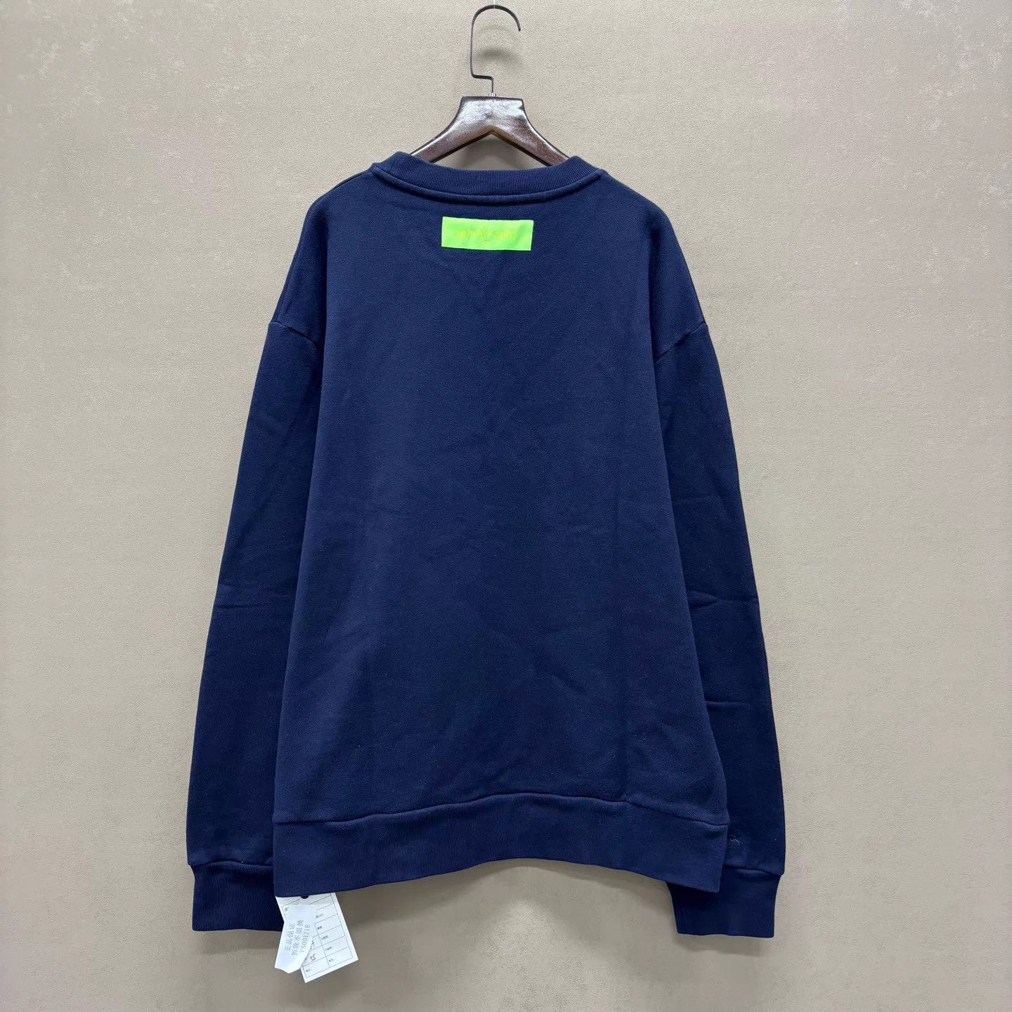 Louis Vuitton LOUIS VUITTON flocked logo sweatshirt BNWT L Size US L / EU 52-54 / 3 - 2 Thumbnail