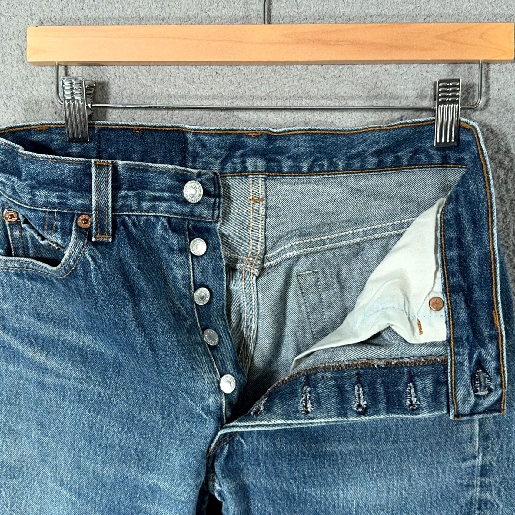 Levi's VINTAGE Levi's 501 Jeans Mens 30x31 Blue Denim Straight 90s USA 1994 653 WW Whiskers Classic Comfort Fit Size US 30 / EU 46 - 7 Thumbnail