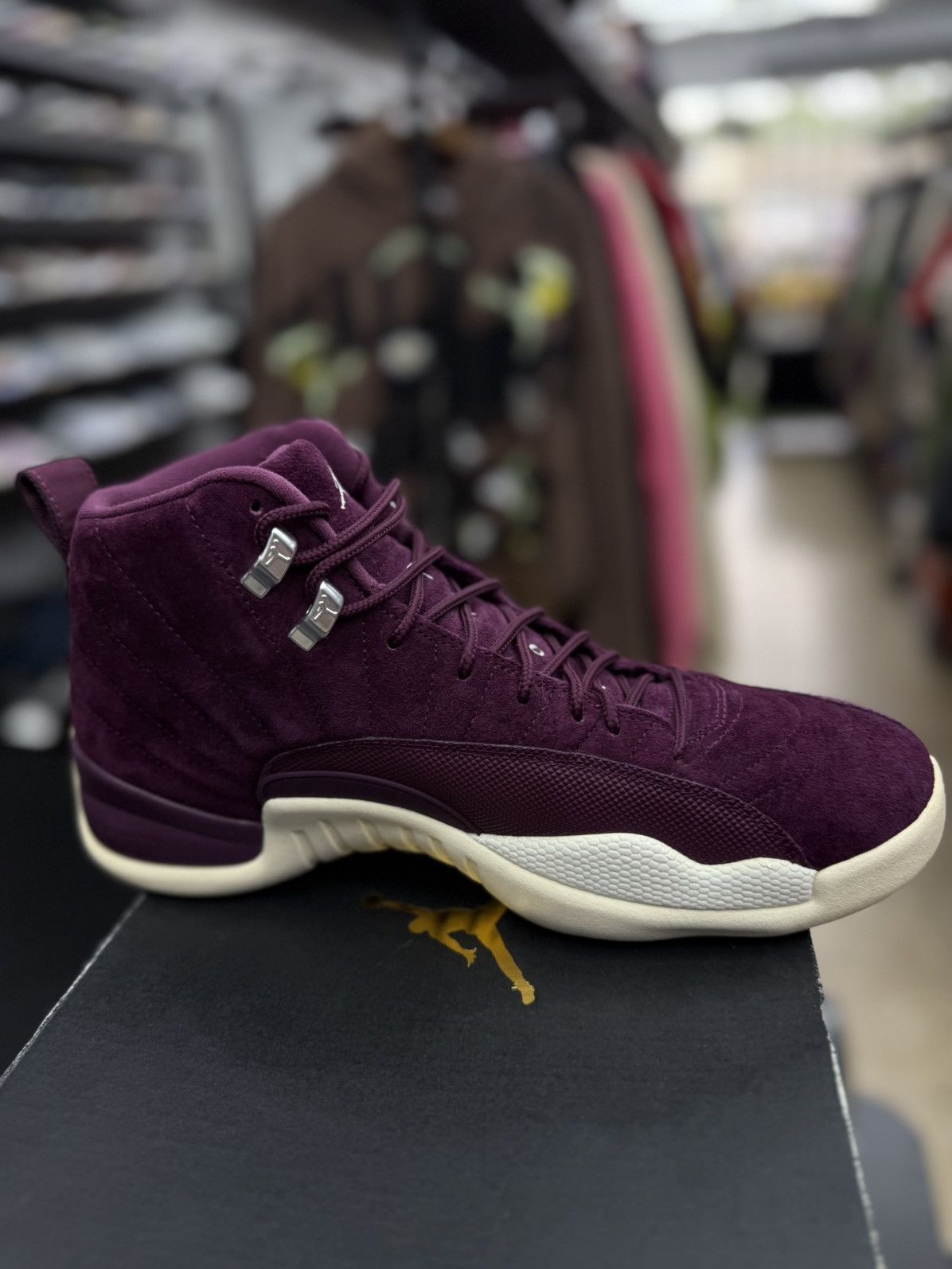 Jordan Brand Jordan 12 Bordeaux 2017 (130690-617) Size 10.5 🧼 Size US 10.5 / EU 43-44 - 12 Thumbnail