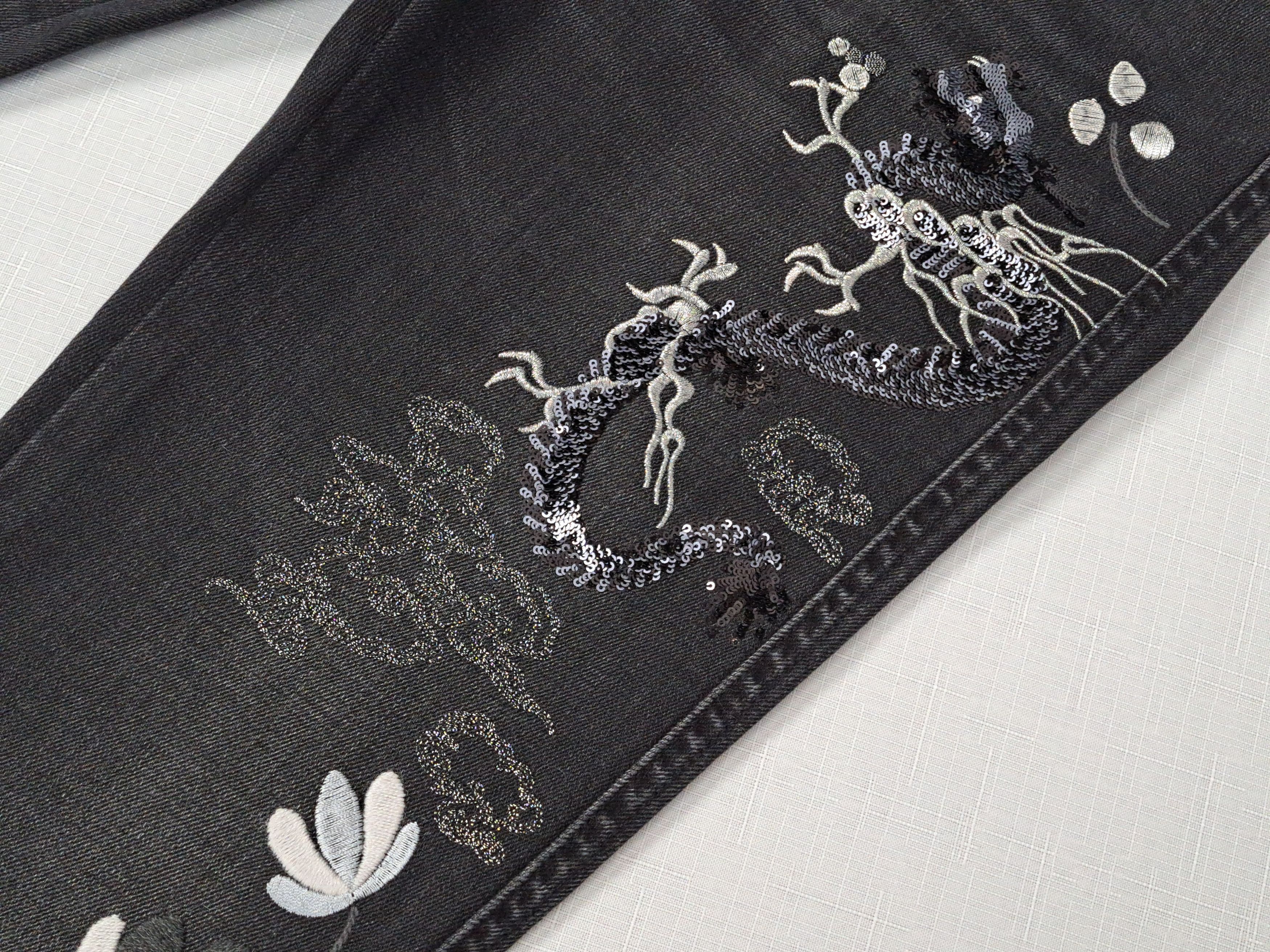 Ermanno Scervino Ermanno Scervino embroidered dragon slim jeans. Size 38IT Size 26" / US 2 / IT 38 - 8 Thumbnail