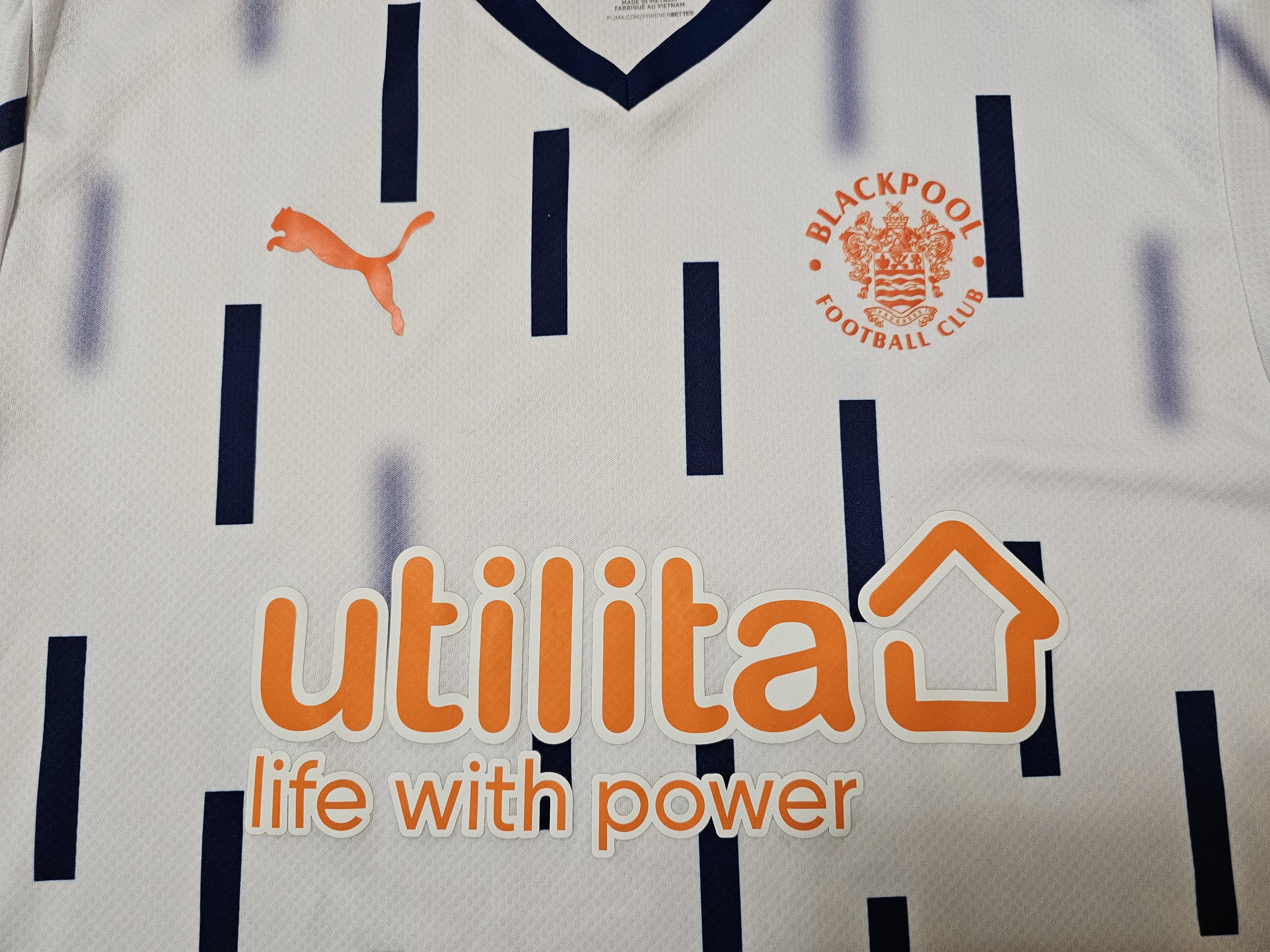 Puma BLACKPOOL 2022 2023 AWAY FOOTBALL SHIRT SOCCER JERSEY Size US L / EU 52-54 / 3 - 3 Thumbnail